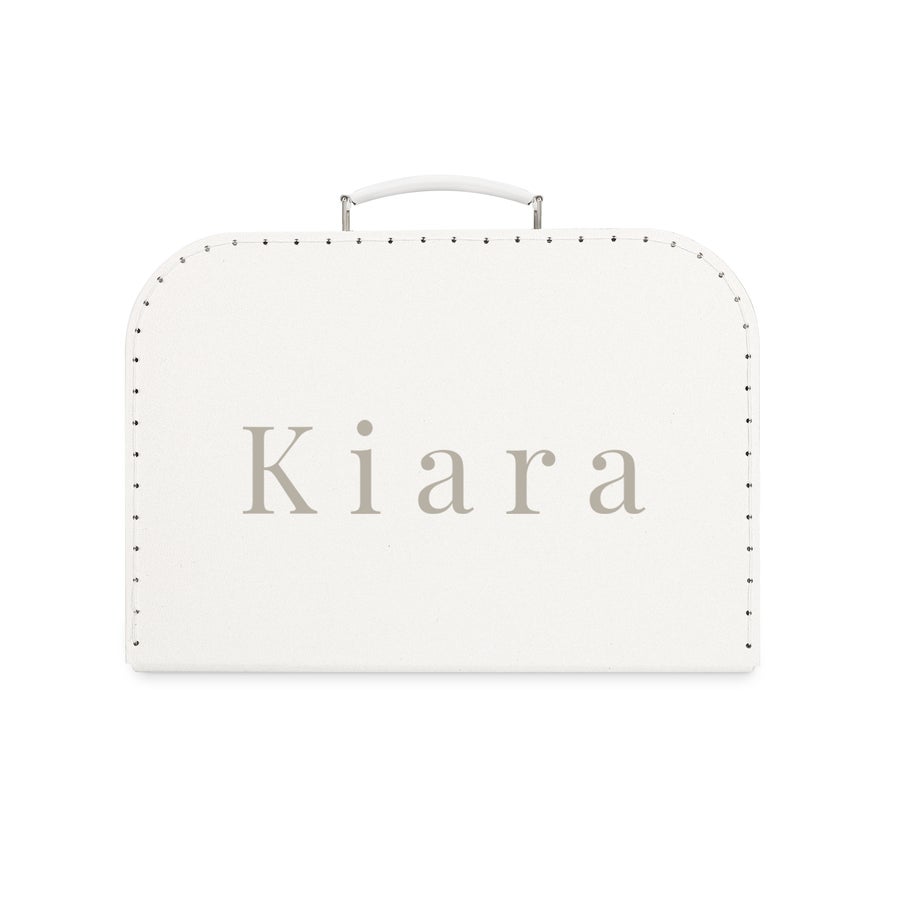 Kinderkoffer Personalisiert Weißer Kinderkoffer mit dem Namen "Kiara", bedruckt als persönliches Kinderköfferchen