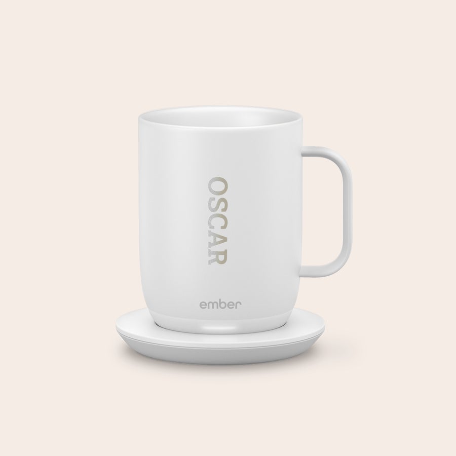 Ember Smart Control Mug Biely Ember Control hrnček s laserom gravírovaným menom Oscar pre vychutnanie každého dúšku.