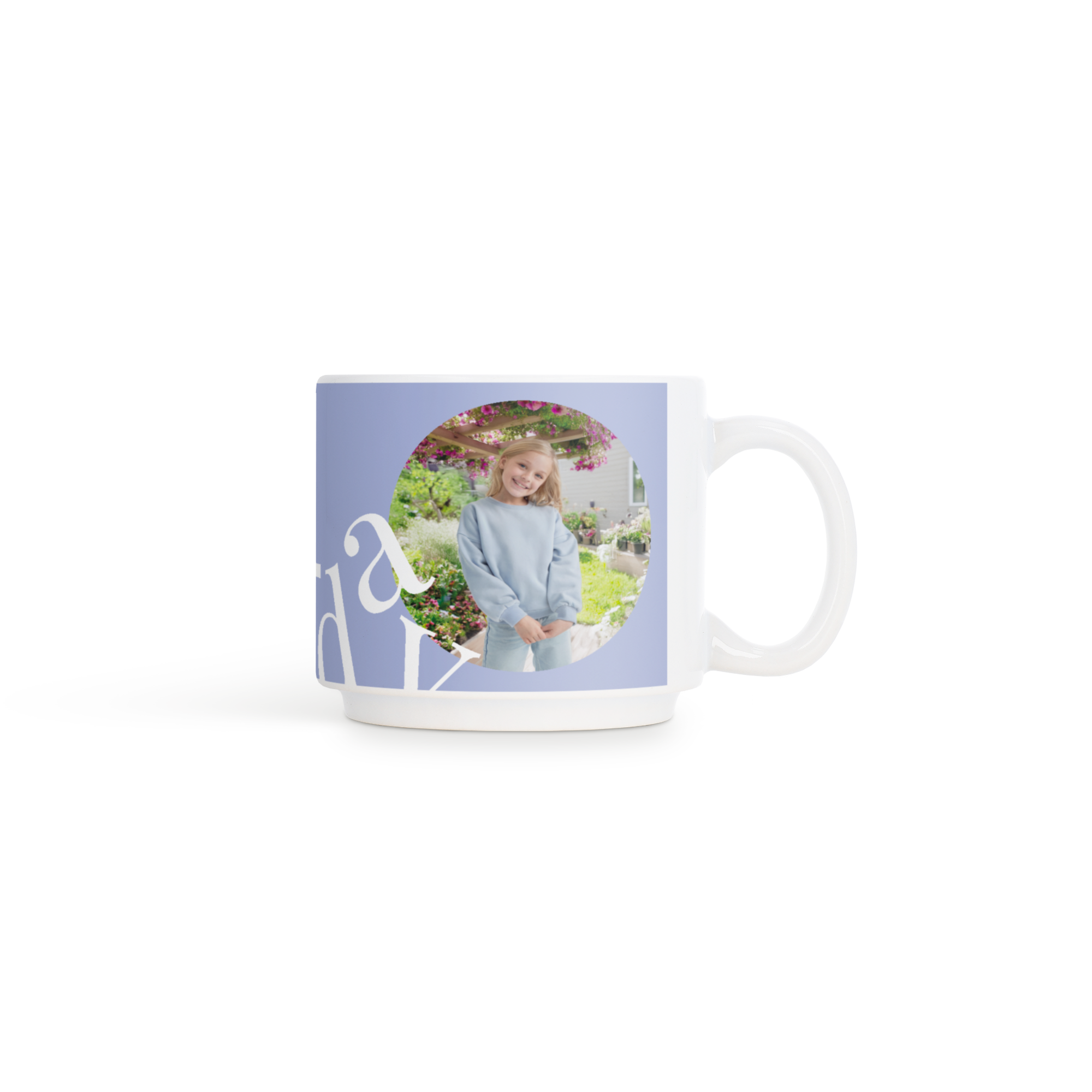 Tasse empilable blanche personnalisée avec une photo d'une petite fille souriante imprimée sur le motif lavande