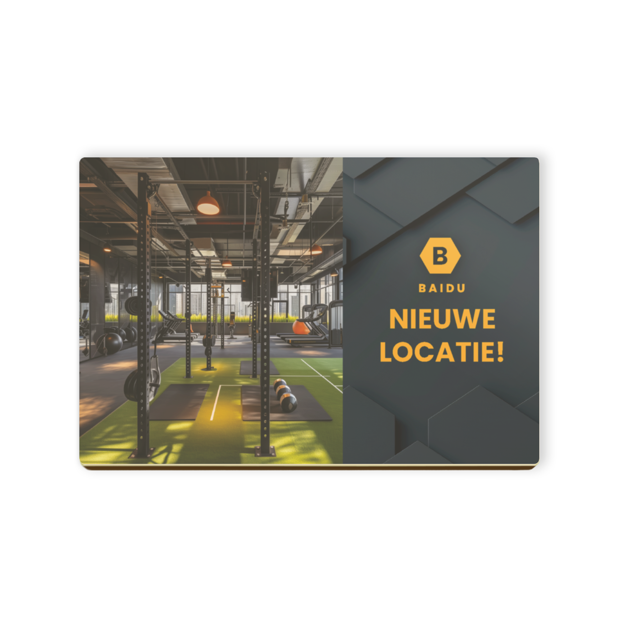 Gepersonaliseerde chocoladekaart met een logo en de tekst Baidu Nieuwe Locatie, bedrukt met een foto van een sportschool.