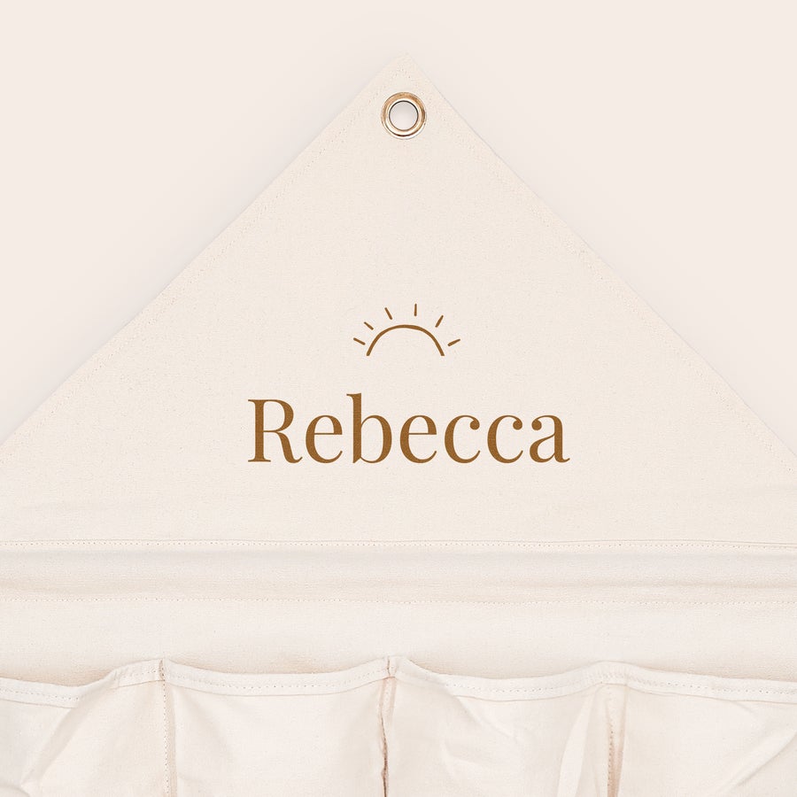 Rangement mural en tissu Rangement mural en tissu personnalisé avec le nom Rebecca et un soleil imprimé
