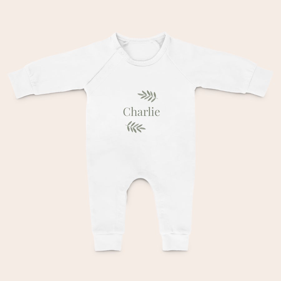 Tutina Pigiama Neonato Tutina bianca in cotone personalizzata, stampata con nome "Charlie" e decorazioni a foglia