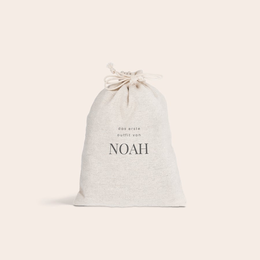 Geschenkbeutel Personalisierter Geschenkbeutel aus Baumwolle mit dem Aufdruck "das erste outfit von NOAH"