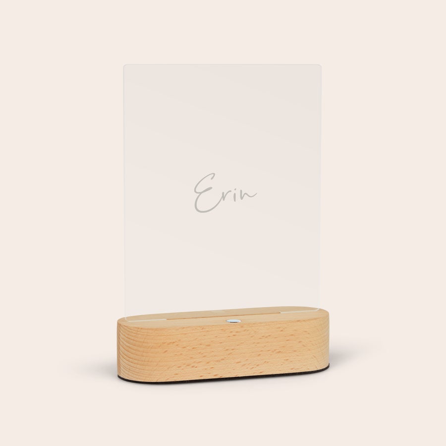 Lampada in acrilico con stativo Lampada personalizzata con base in legno chiara e lastra acrilica incisa con il nome Erin