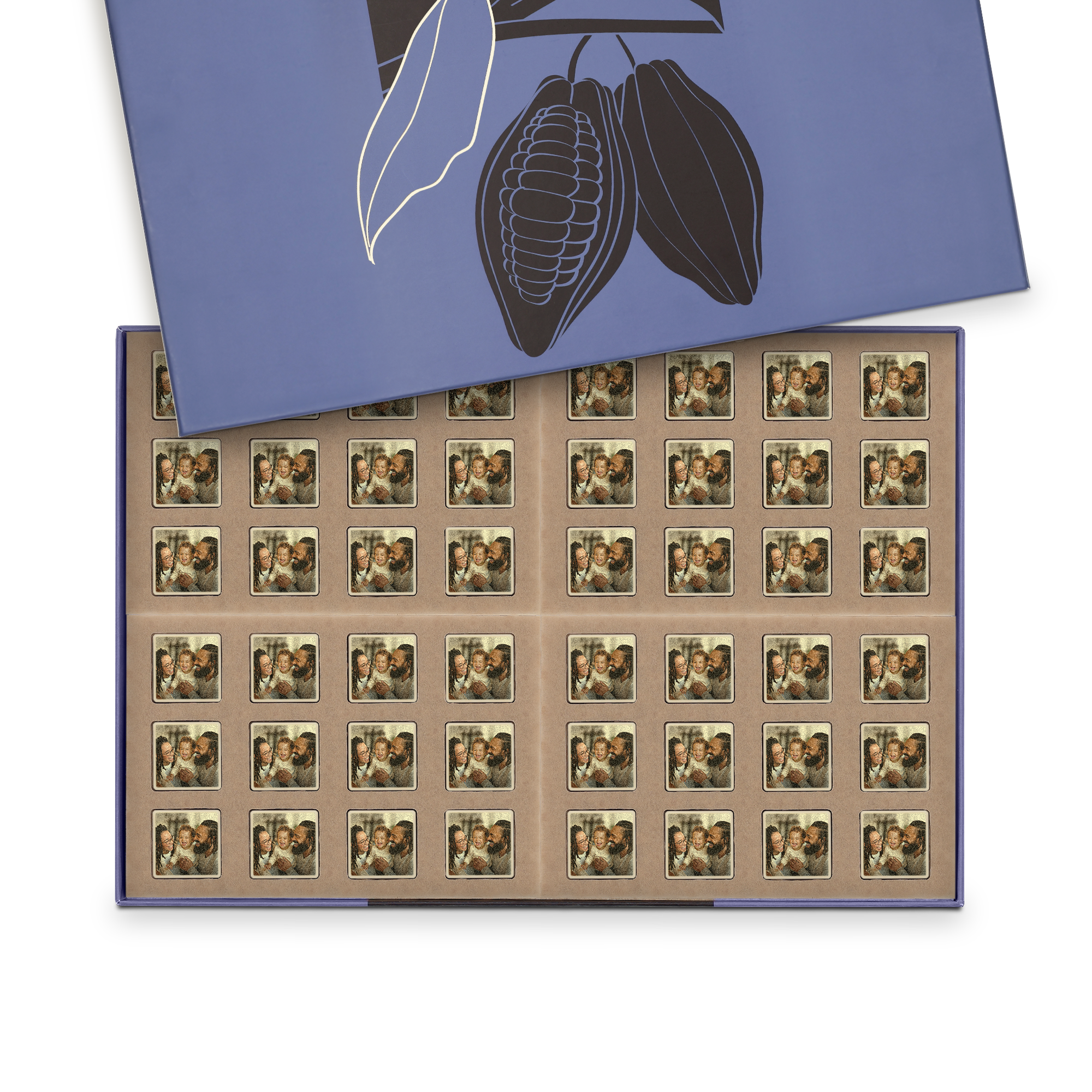 Luxe blauwe doos gevuld met heerlijke chocolade bonbons met foto gedrukt op elke praline