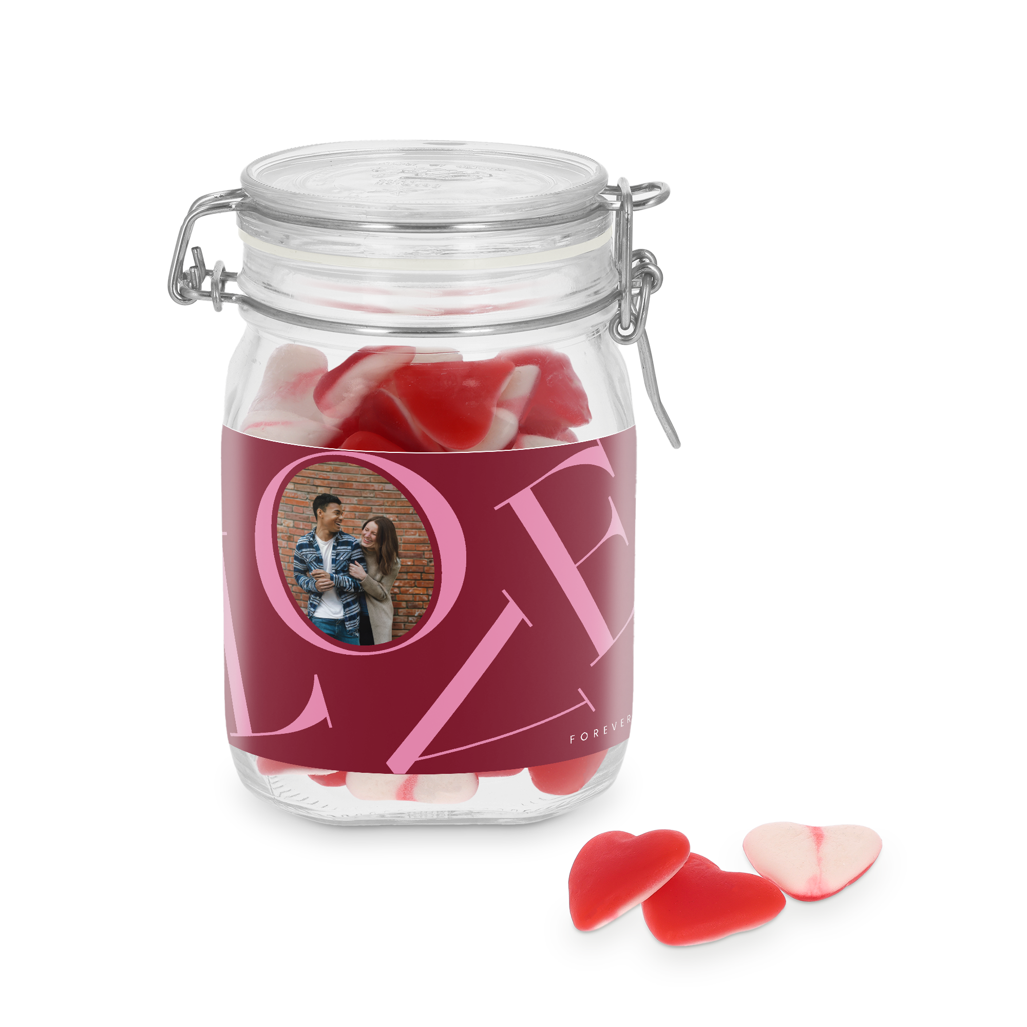 Pote de doces personalizado com corações vermelhos, foto de casal e a palavra LOVE impressa