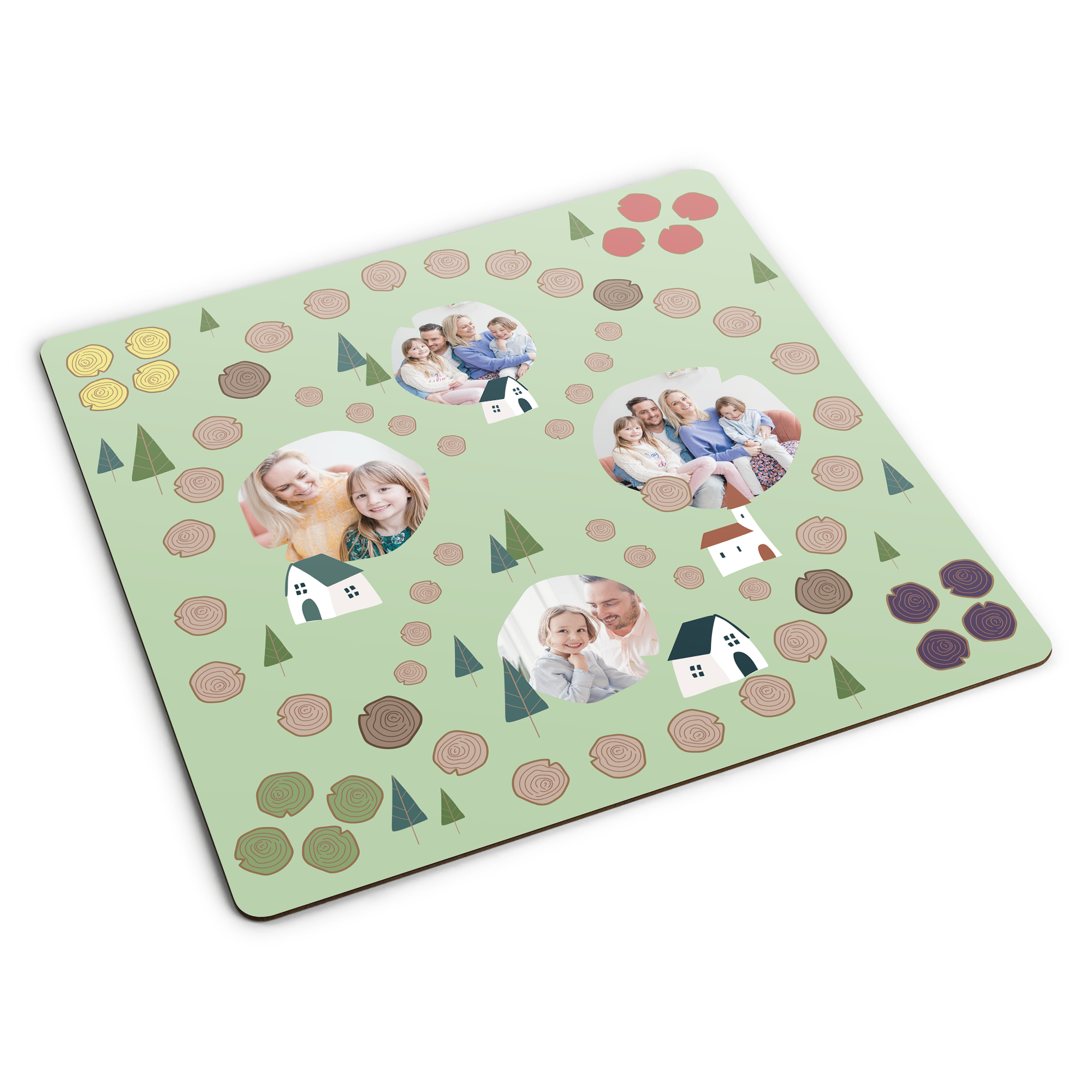 Personligt familiebrætspil med foto og tekst, trykt med billeder af glade familier og børn, perfekt som gave.