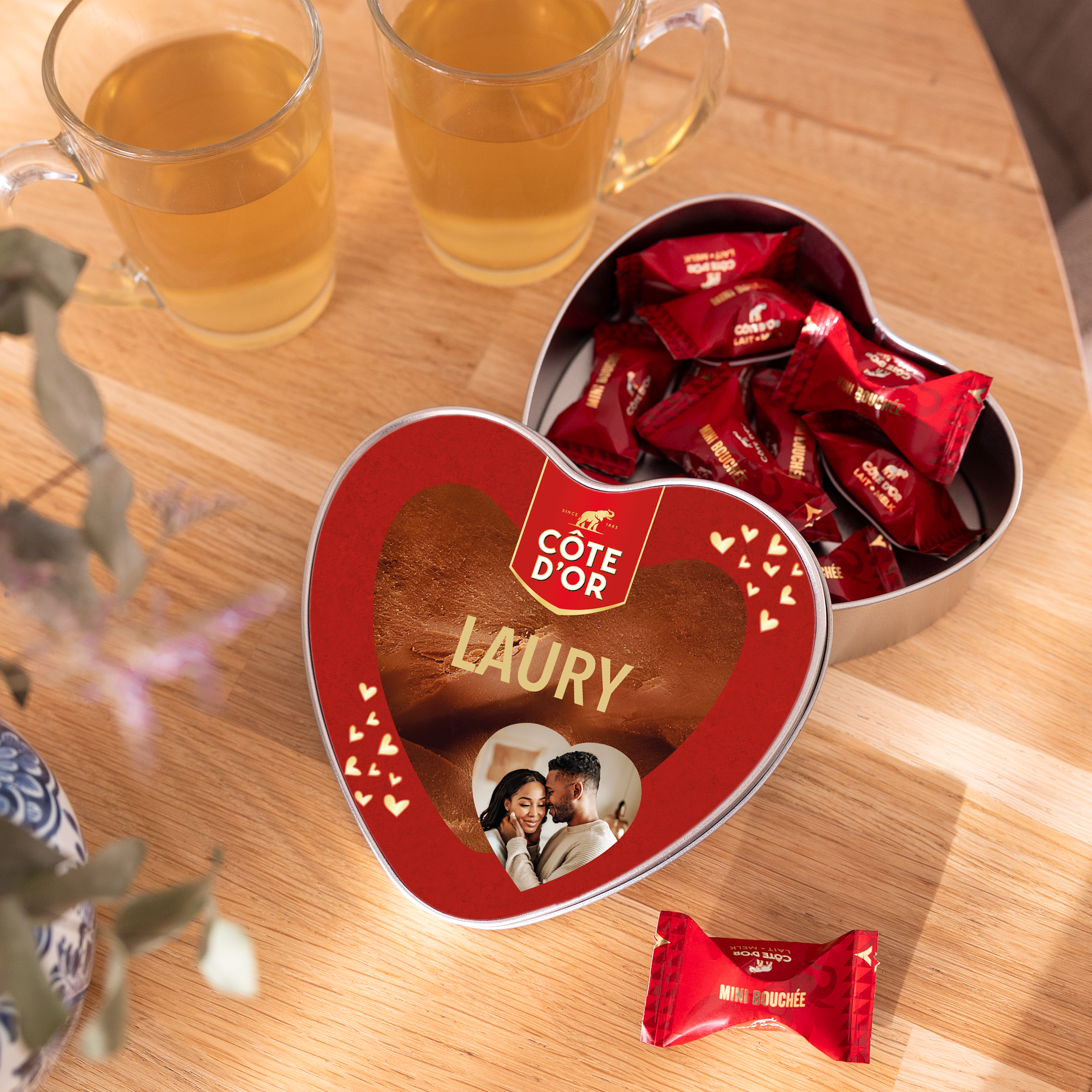 Boîte cadeau personnalisée - Coeur - Mini Bouchée rouge avec photo et nom Laury.