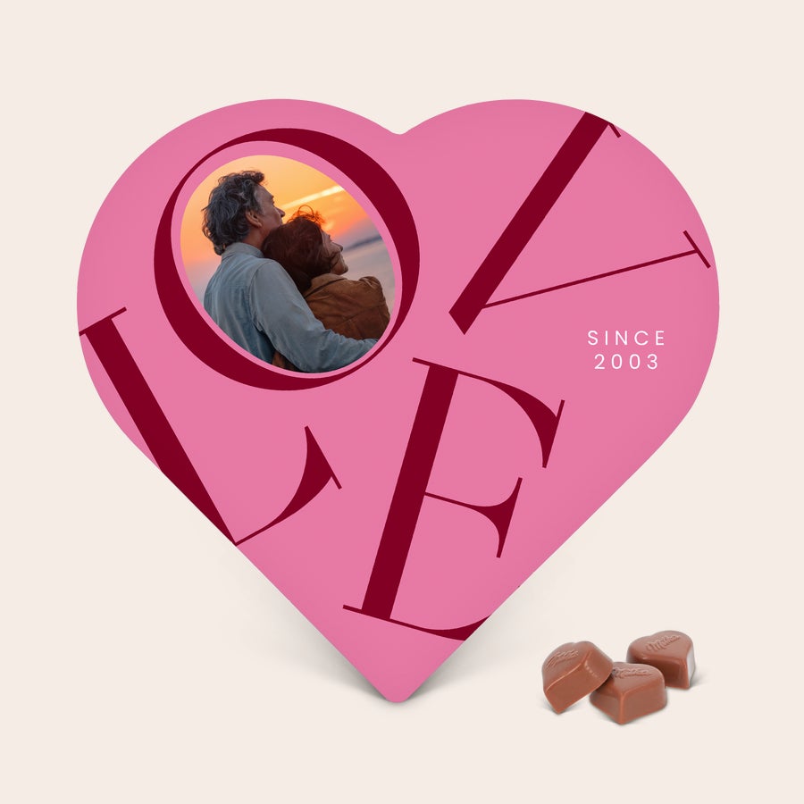 Milka čokoládové srdce Růžová personalizovaná krabička na čokoládu ve tvaru srdce s nápisem LOVE, fotografií páru a textem SINCE 2003