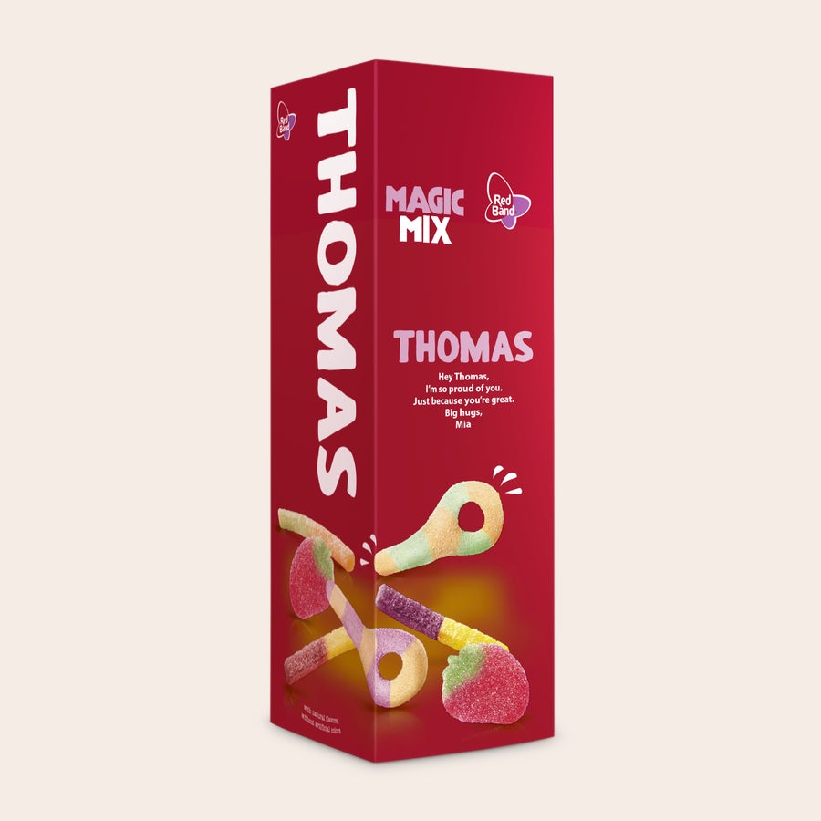 Mix Fiest Mágica en caja regalo personalizada - Marca Red Band Caja personalizada de chuches Red Band con el nombre "Thomas" y un mensaje impreso.