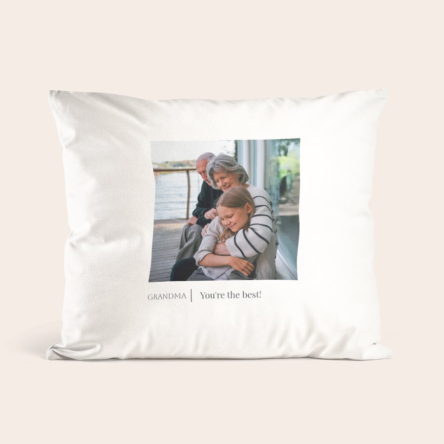 Cuscini con Foto Cuscino personalizzato con foto di nonni e nipote e la scritta "Grandma You're the best!"