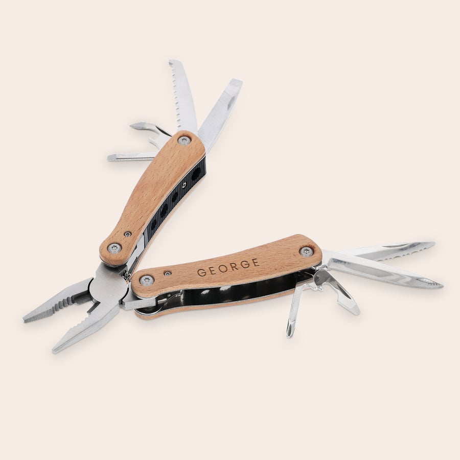 Gravírovaný multitool Veľký Kahuna multifunkčných nástrojov s menom GEORGE gravírovaným na drevenej rukoväti