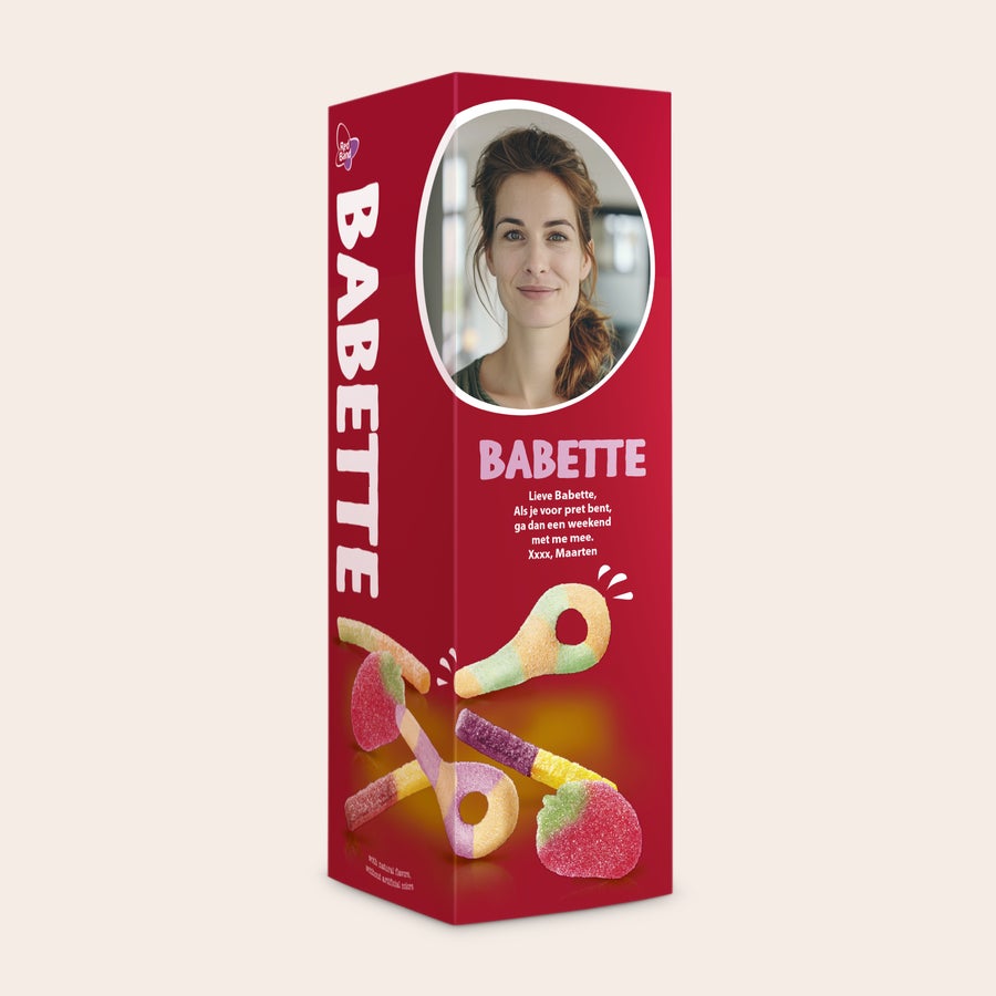 Gepersonaliseerd Red Band cadeaupakket Gepersonaliseerde giftbox met magische snoepmix, bedrukt met een foto, naam Babette en persoonlijke tekst.
