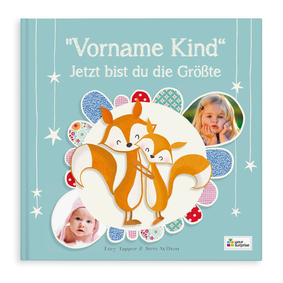 Personalisiertes Kinderbuch mit Hardcover in Hellblau, bedruckt mit zwei Füchsen, Fotos und dem Titel "Vorname Kind Jetzt bist du die Größte", das Foto und der Name können im Kinderbuch mit Name angepasst werden.