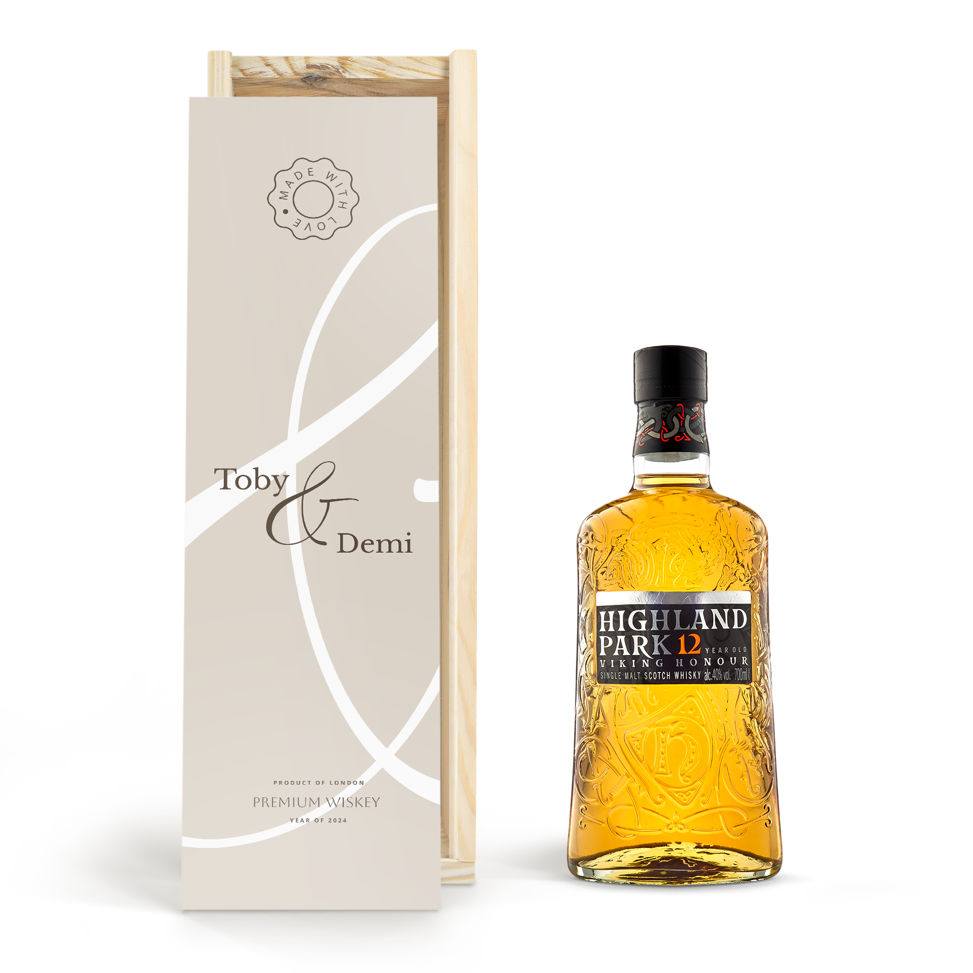 Překvapení s lahví whisky Highland Park 12 let v personalizovaném dřevěném pouzdře s potiskem jmen Toby a Demi