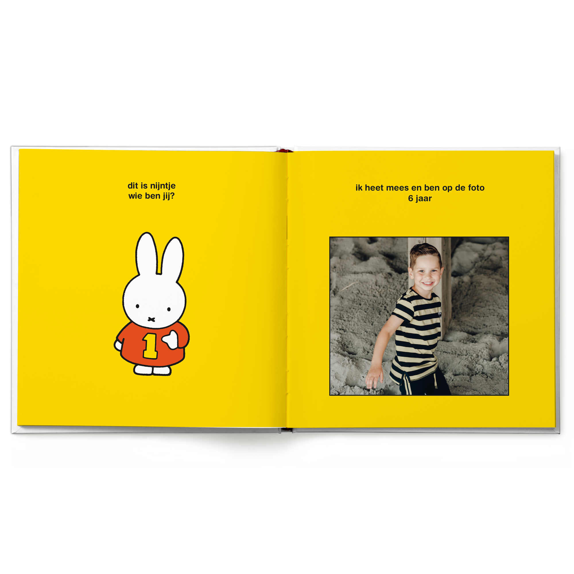 Dit nijntje boek tovert een lach op het gezicht van jouw kindje! Het gepersonaliseerde boek met je eigen tekst en foto toont nijntje en een foto van een lachende jongen in zand met de tekst "ik heet mees en ben op de foto 6 jaar".