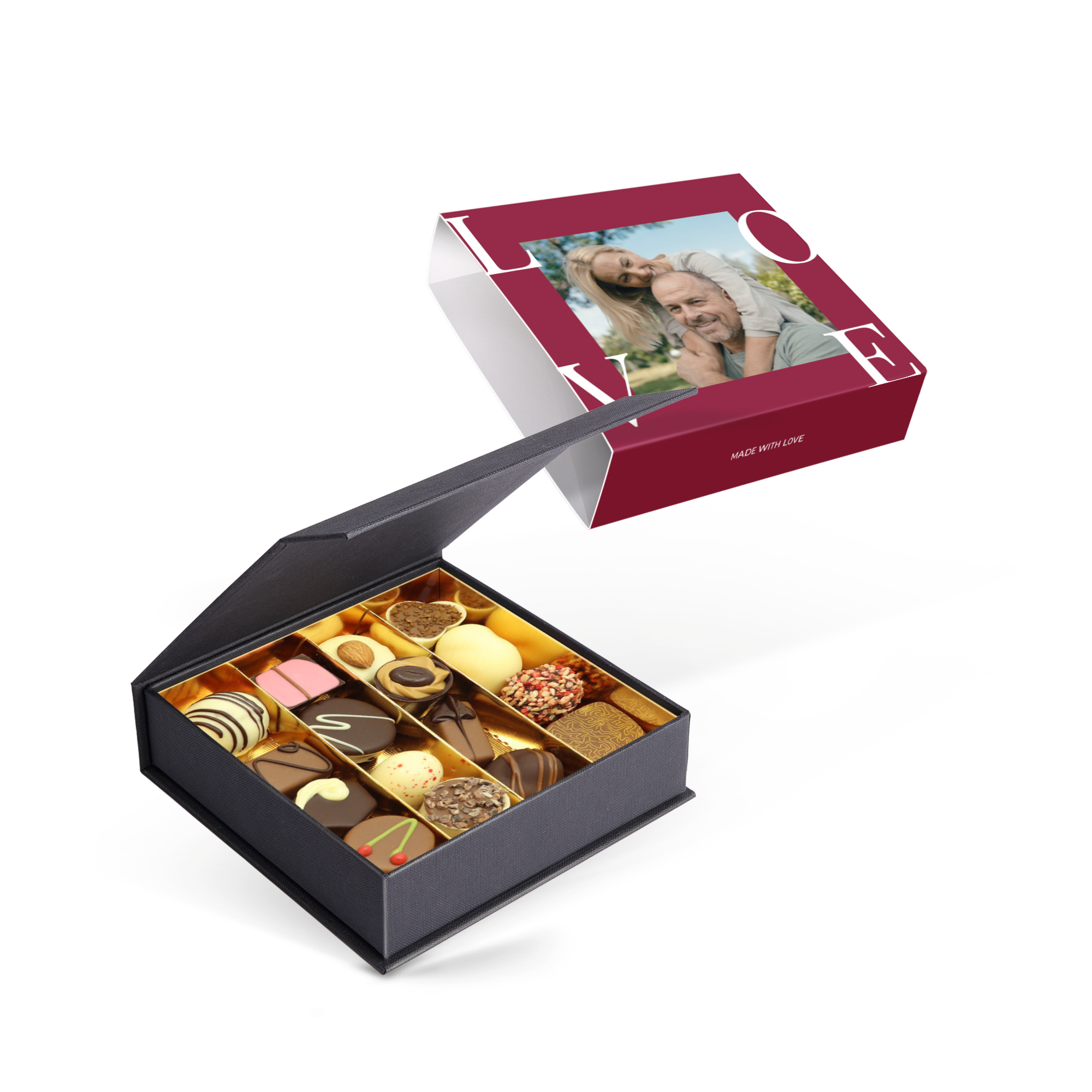 Lyxig chokladask med fototryckt omslag föreställande ett par, texten LOVE och inskriptionen Made With Love. En perfekt personlig chokladgåva till Alla hjärtans dag.