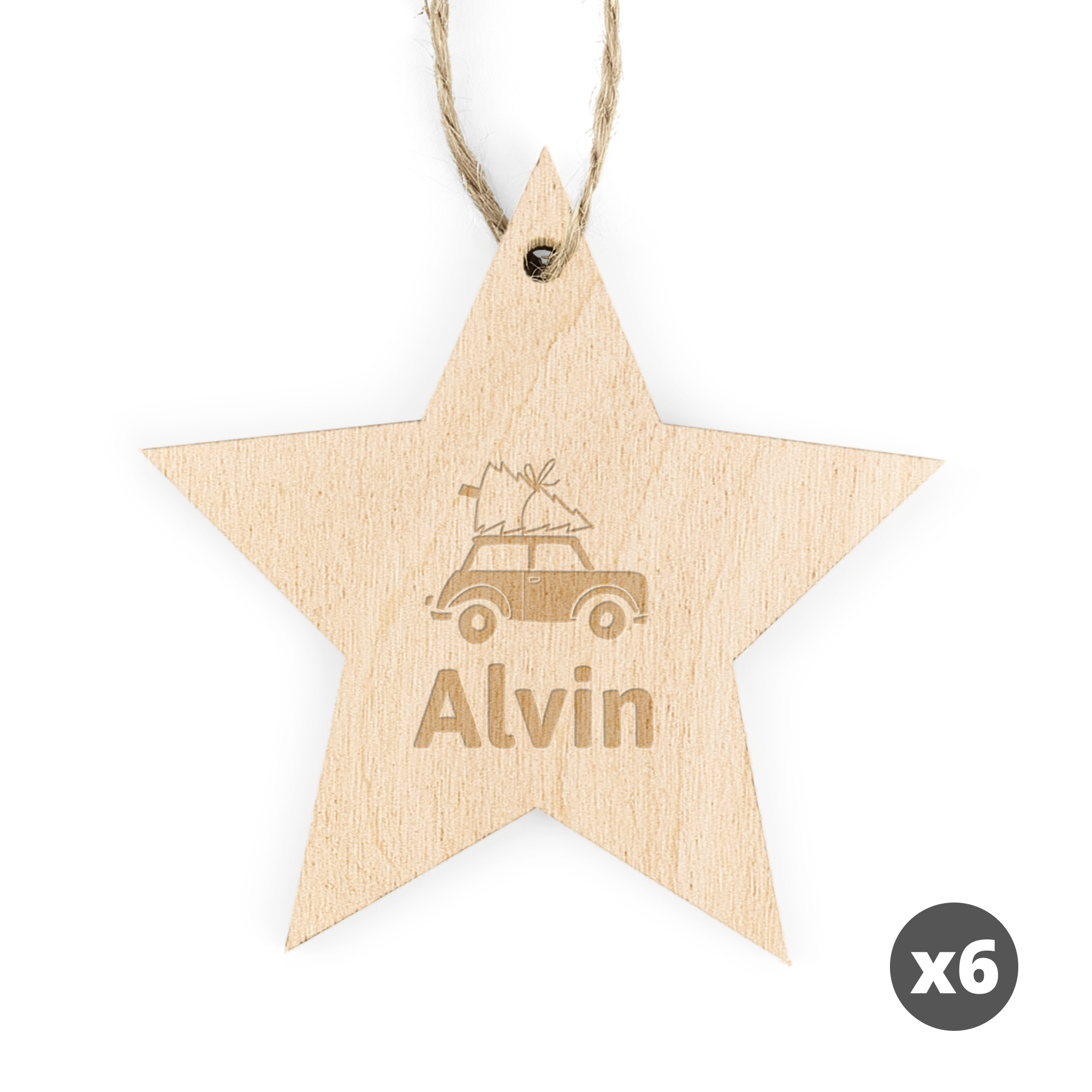 Graverade julstjärnor i trä, med bil och julgran samt namnet Alvin
