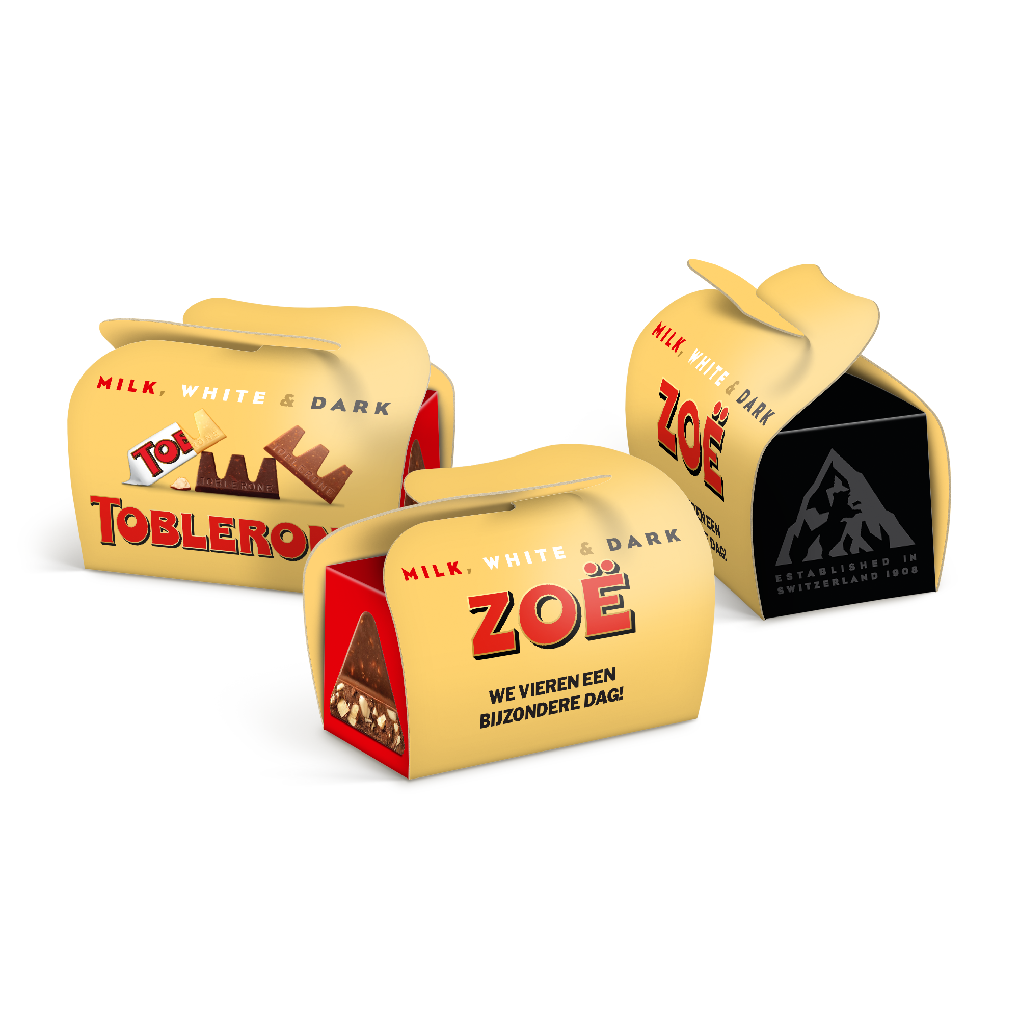Drie gepersonaliseerde mini-Toblerone doosjes met opdruk van namen en tekst, een unieke chocolade traktatie.