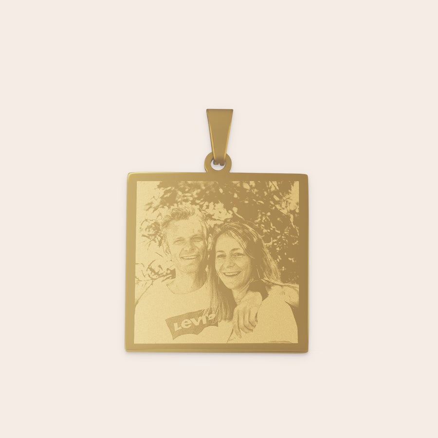 Colar com pendente quadrado Pendente banhado a ouro quadrado com foto de casal gravada, para um presente personalizado
