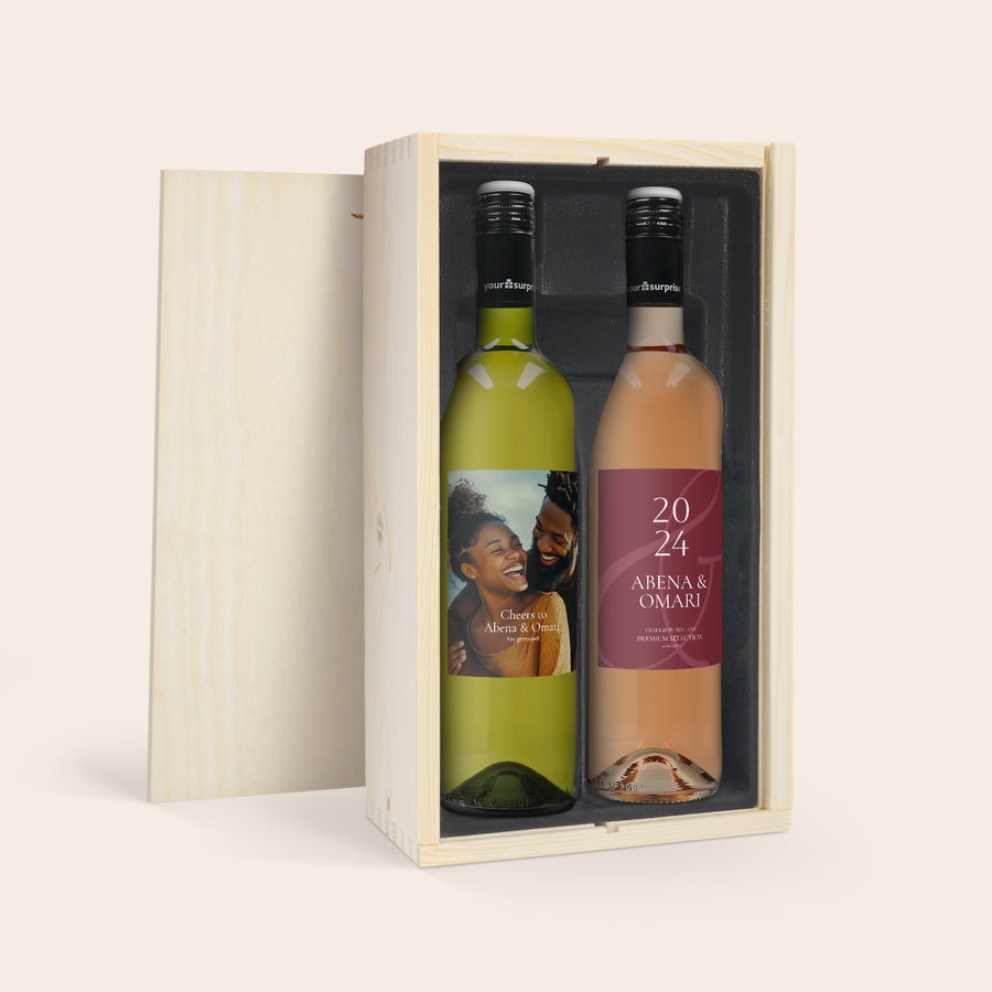 Personalizowany zestaw win Maison de la Surprise Pudełko z winem dla Abeny i Omariego z personalizowaną etykietą ze zdjęciem i rokiem 2024