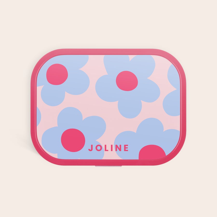 Mepal brotdose personalisiert Mepal Brotdose in Pink mit hellblauen Blumenmuster, personalisiert mit dem Namen JOLINE im Farbdruck. Mit ihrem Namen schmeckt’s gleich noch besser.