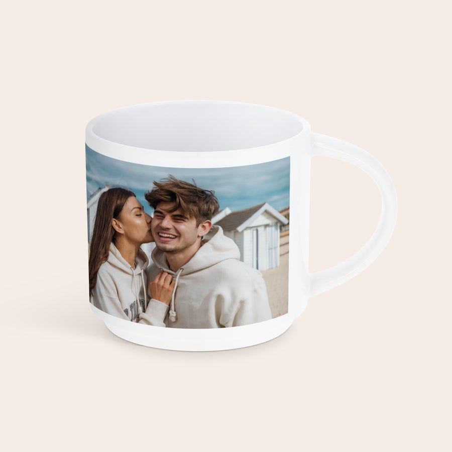 Tazas apilables con foto Taza apilable con foto impresa de una pareja joven y sonriente en la playa. Empieza el día con recuerdos en nuestra taza fotográfica apilable.
