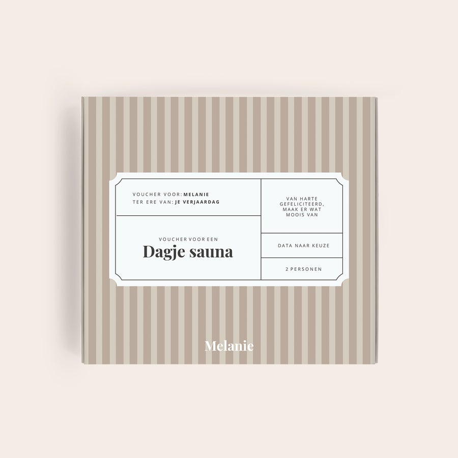 Milka Pralines Happy Birthday Verjaardagsgiftbox met persoonlijke opdruk voor Melanie, Happy Birthday!, met een 'Dagje sauna' voucher