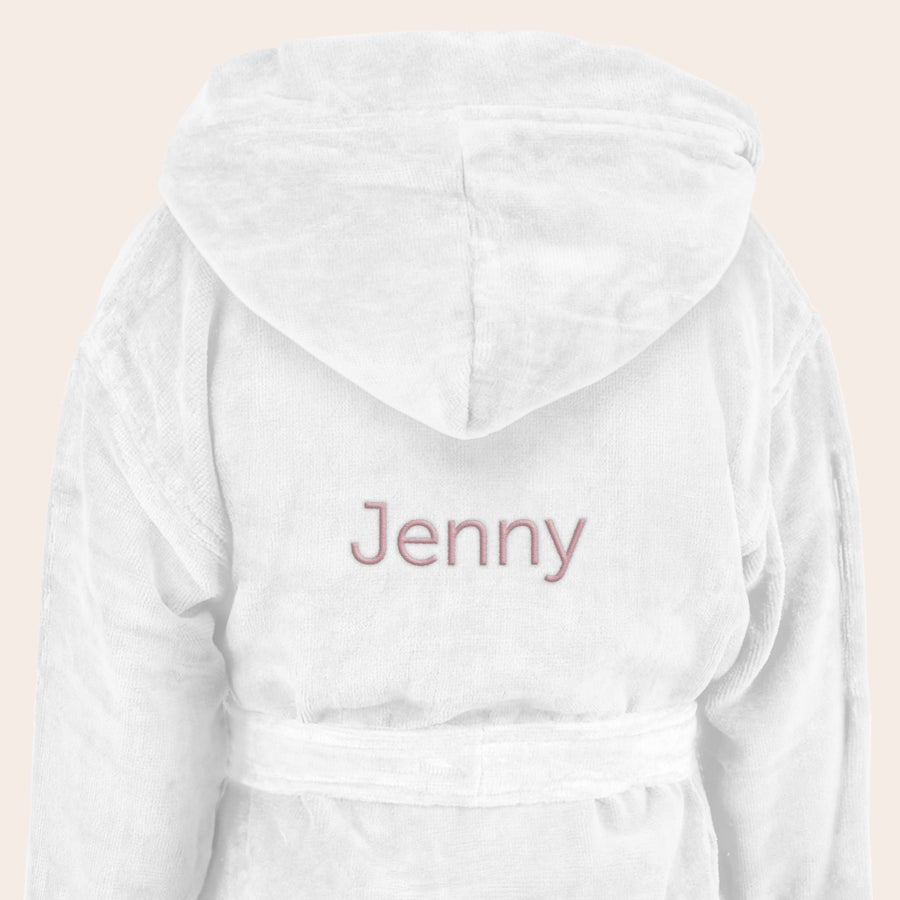 Badekåpe - barn Hvit barnebadekåpe med hette, brodert med navnet "Jenny" i rosa tråd, perfekt for barna dine
