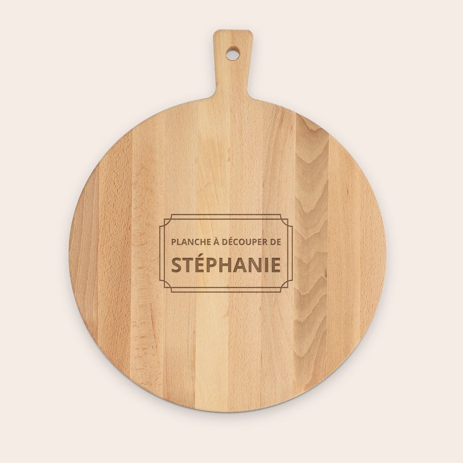 Planches à découper personnalisées Plateau en bois personnalisé avec prénom gravé "PLANCHE A DECOUPER DE STEPHANIE" pour présenter vos encas