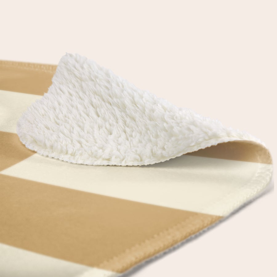 Personalisierte decke Eine beige und cremefarbene Teddy-Fleecedecke, personalisiert mit einem Foto oder Namen, für Gemütlichkeit