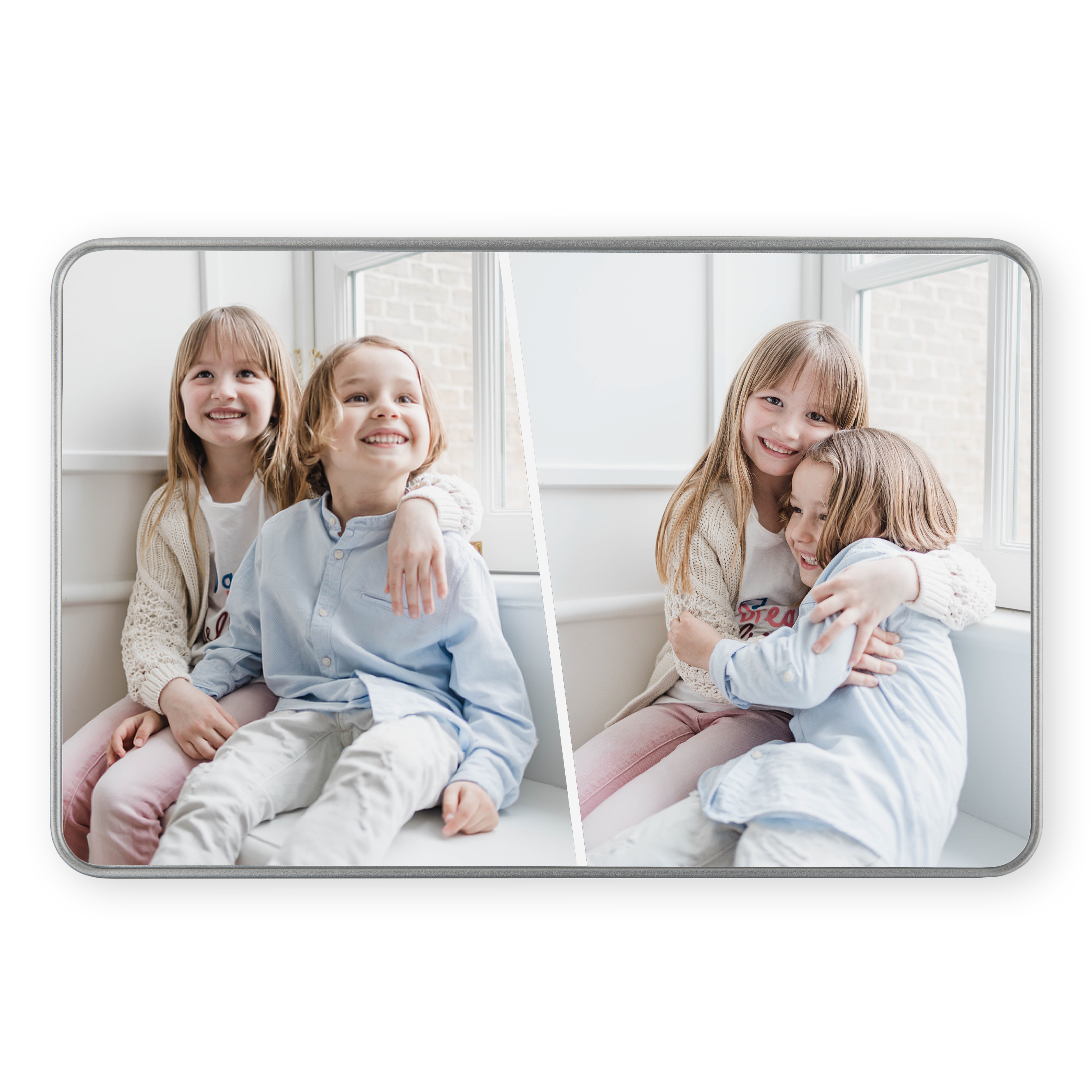 Cutie cadou personalizată Côte d'Or cu ciocolată, imprimată cu două fotografii ale unor copii fericiți.