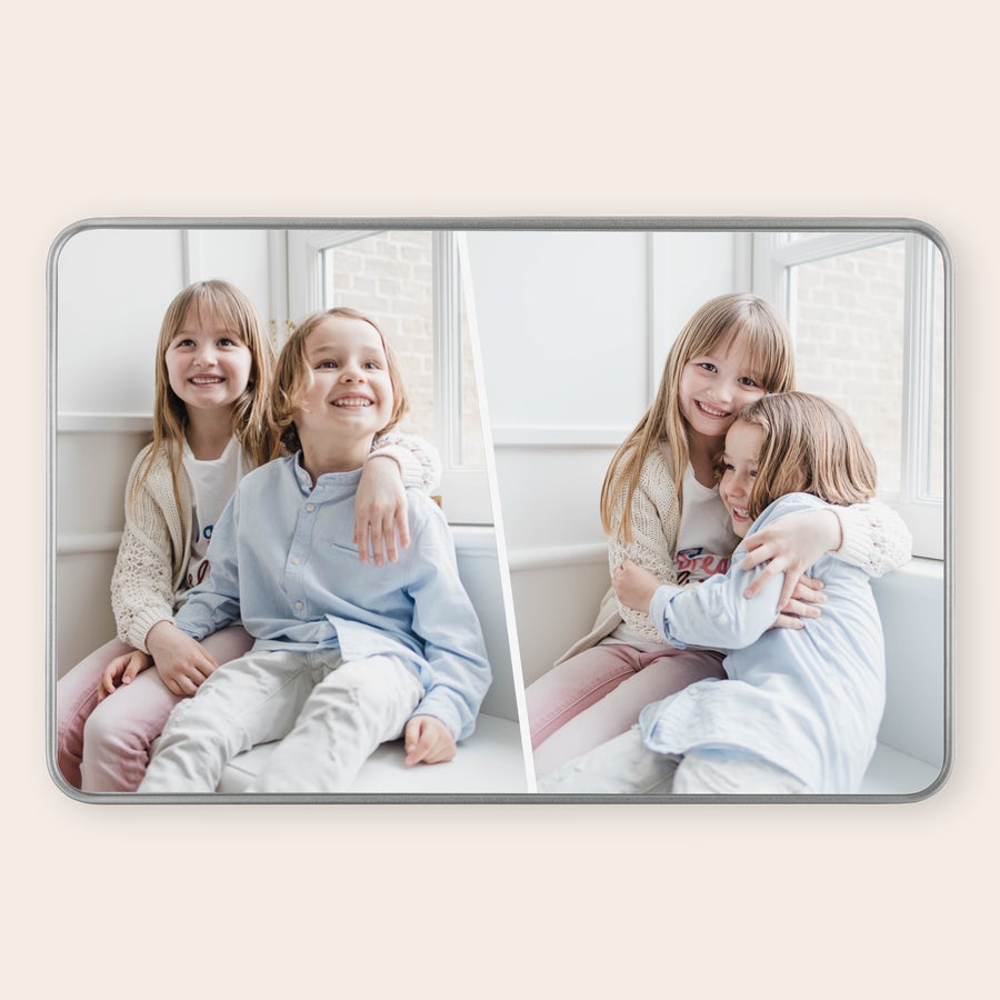 Lata personalizada rellena de Côte d'Or Lata rectangular de chocolate Côte d'Or personalizada con dos fotos de niños.