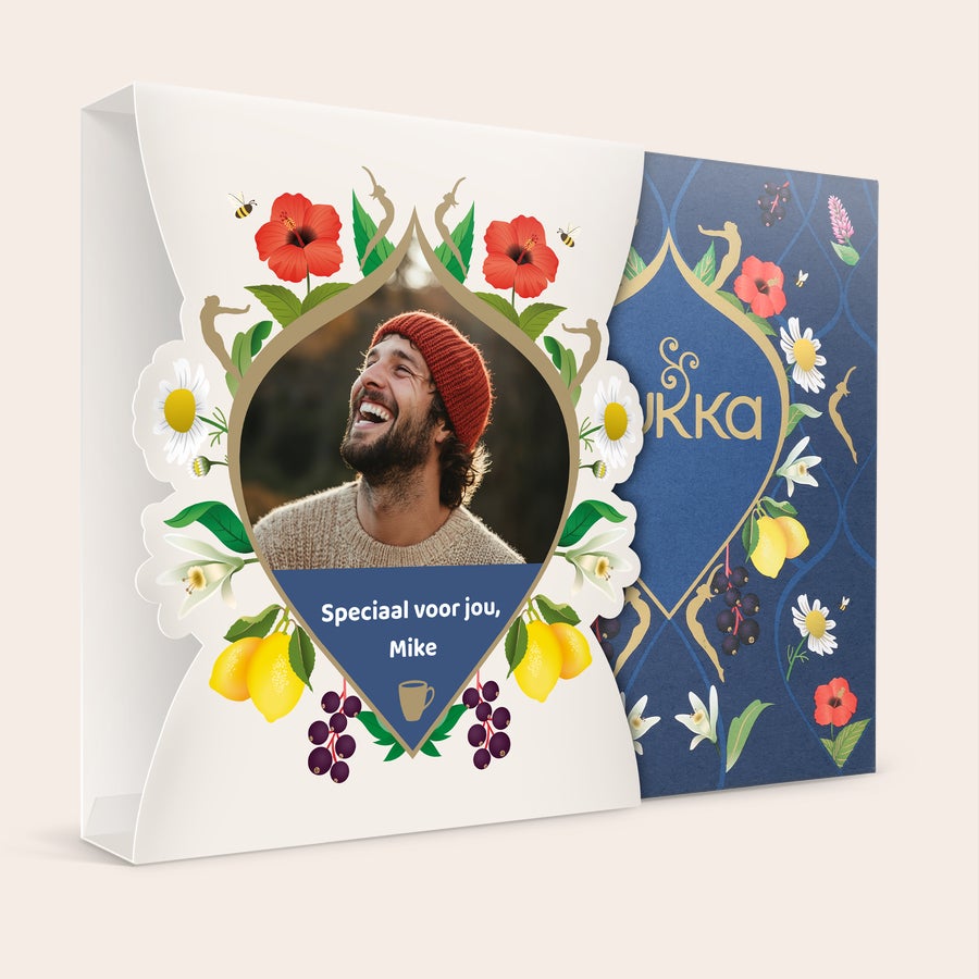 Pukka thee personaliseren Gepersonaliseerde Pukka theedoos met foto en tekst Speciaal voor jou, Mike, bedrukt met een vrolijke lachende man. Thee met een glimlach.