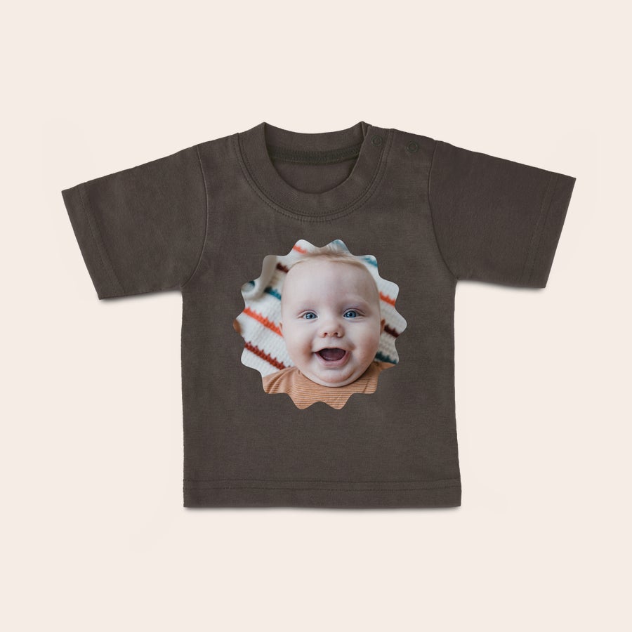 T-shirt feito sob encomenda do bebê T-shirt castanha escura de bebé com foto de criança feliz, estampada para personalizar