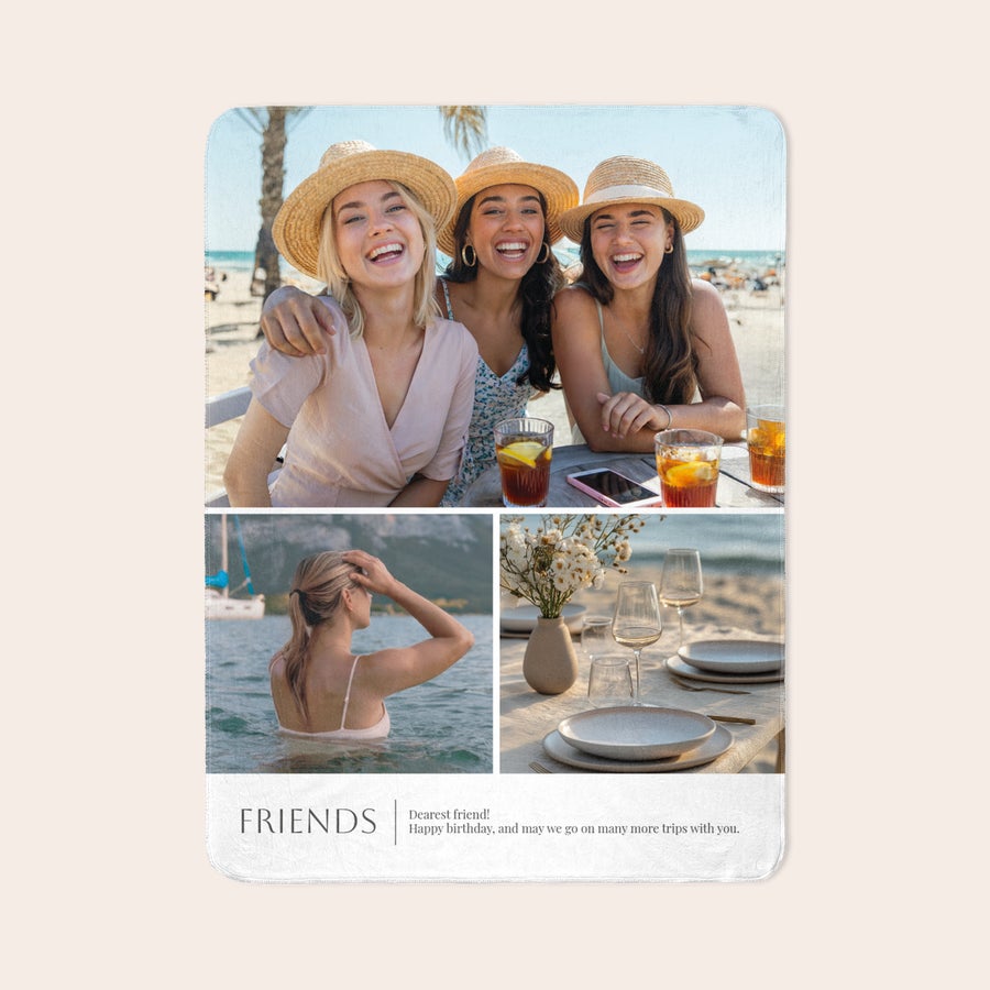 Couverture personnalisée Plaid polaire personnalisé avec collage photo imprimé de trois femmes, une femme dans l'eau et un cadre de table, avec le texte Friends