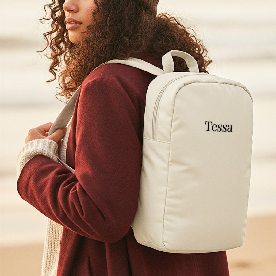 Personalisierter Puffer Rucksack Personalisierter Puffer Rucksack mit Namen – Erwachsene – Beige, bedruckt mit dem Namen