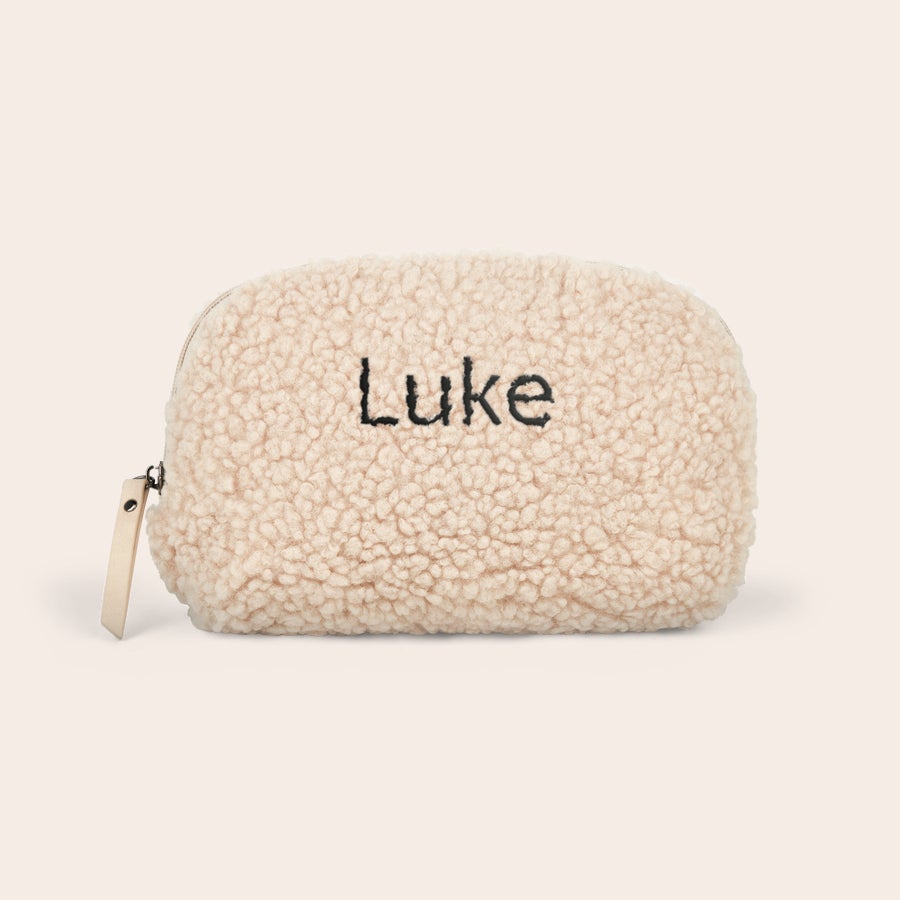 Personalizowana kosmetyczka teddy - Camel Pluszowa kosmetyczka w kolorze beżowym z wyszytym imieniem Luke, idealna żeby zaskoczyć swoich bliskich