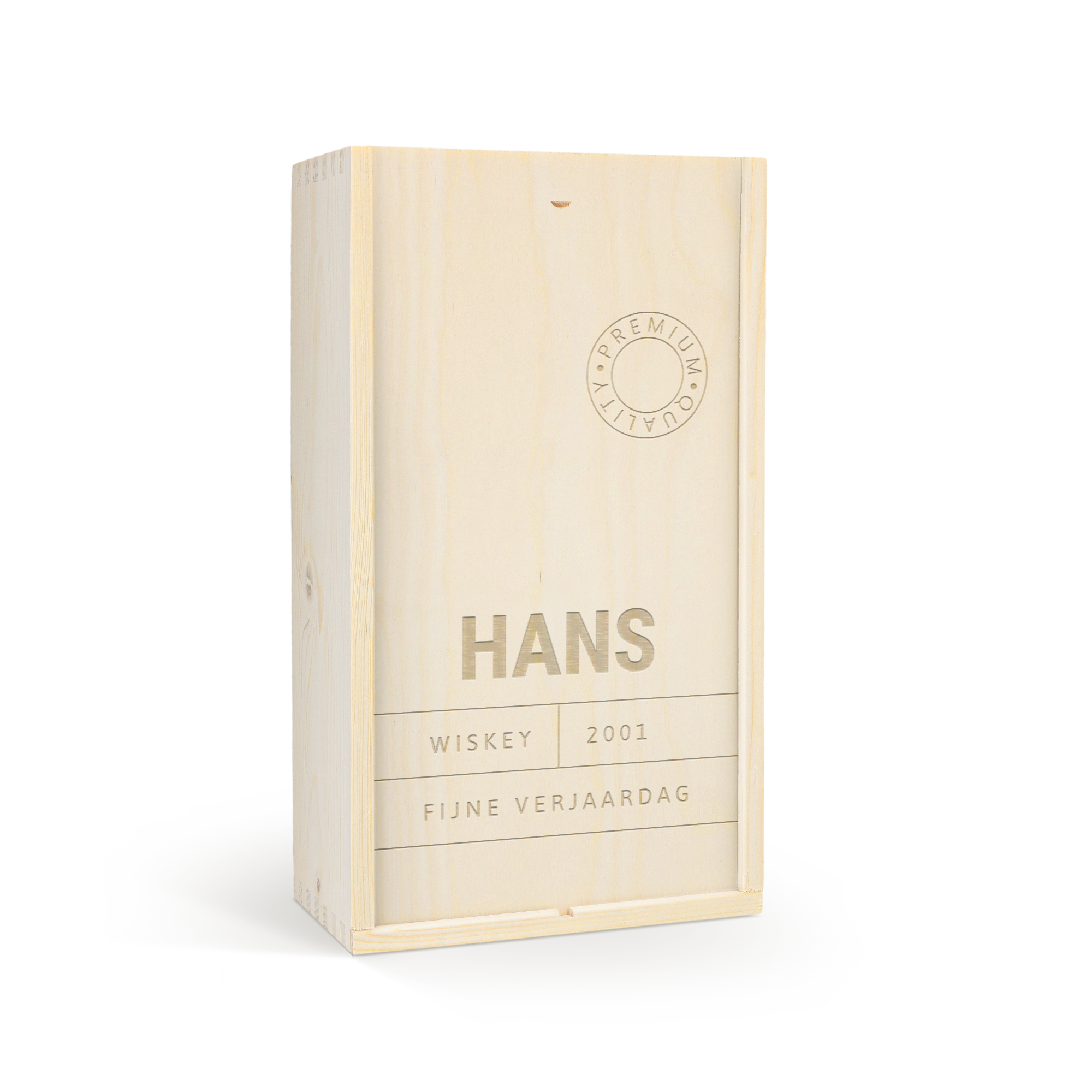 Gegraveerde houten kist met de tekst HANS, WISKEY, 2001 en FIJNE VERJAARDAG.