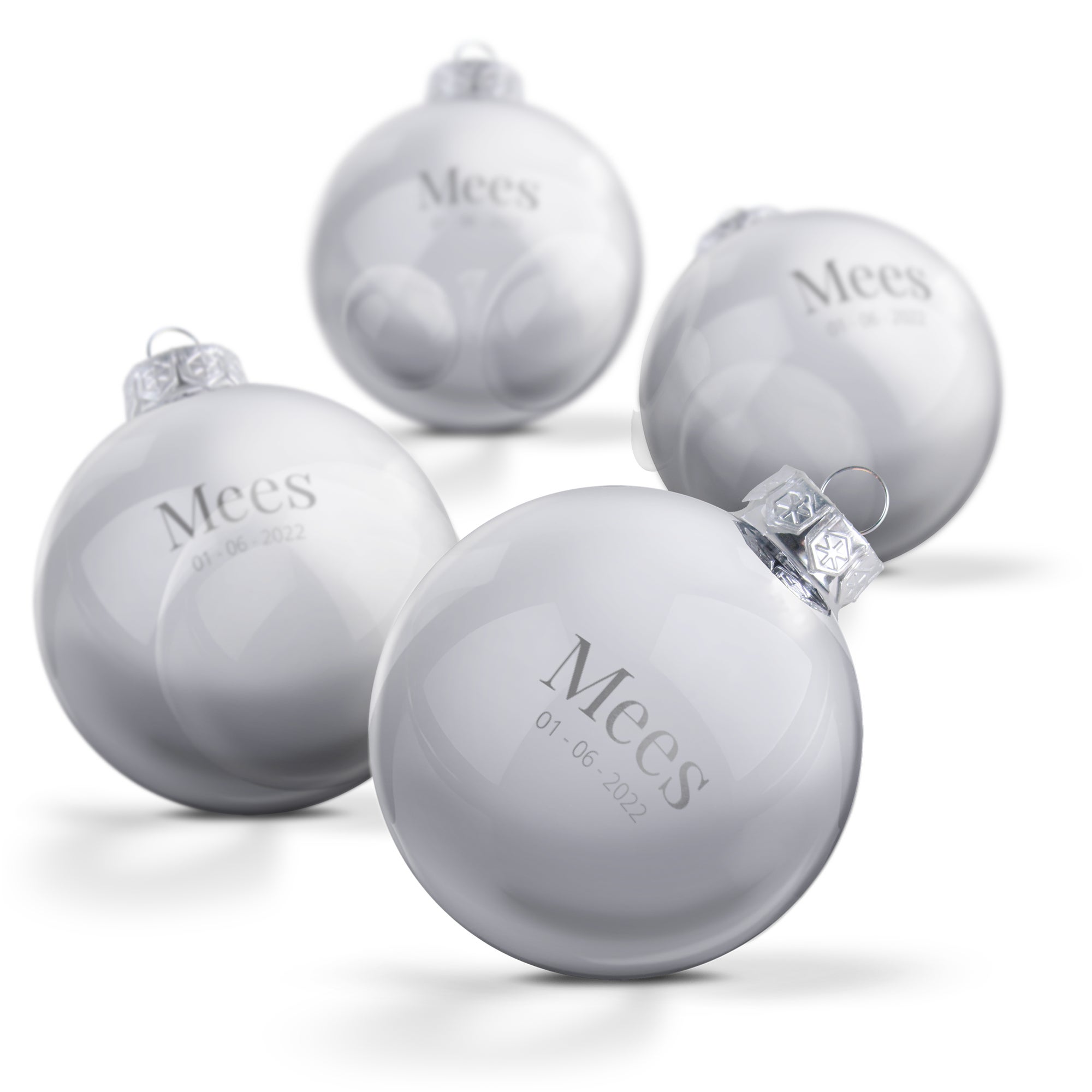 Glazen kerstbal met naam - Zilver (4 stuks) Glazen kerstbal met naam - Zilver (4 stuks)