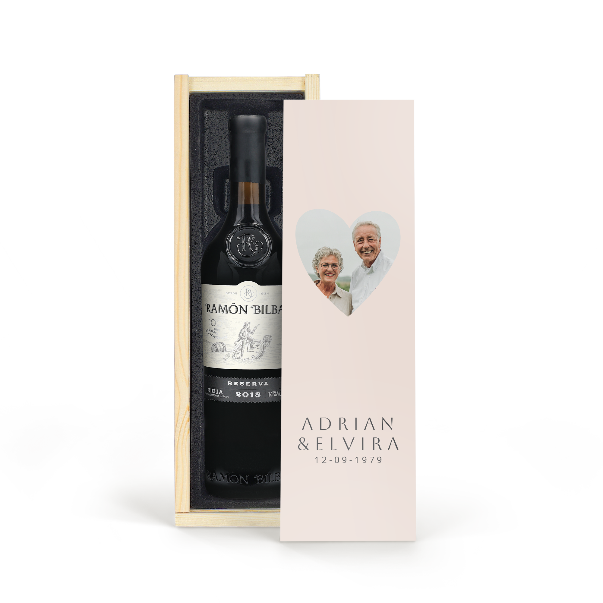 Ramon Bilbao Reserva-rödvin i personlig trälåda med tryckt foto och namn.
