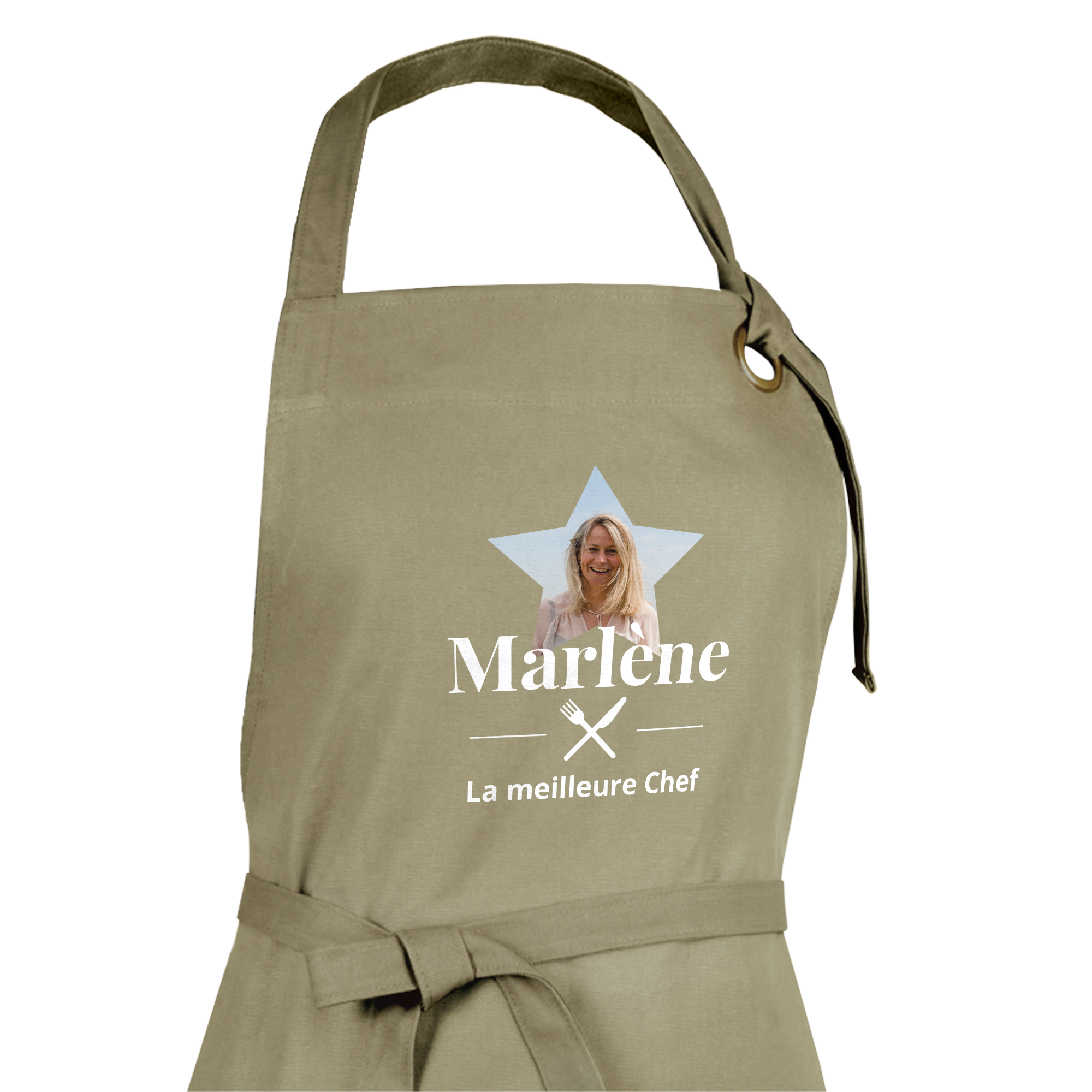 Tablier couleur sable personnalisé avec une photo de femme souriante, le nom Marlene et Cuisinez tel un cordon bleu