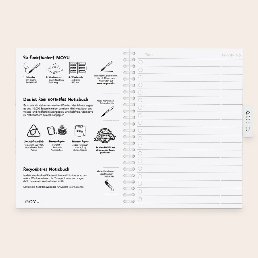 Personalisiertes löschbares MOYU-Notizbuch Ein personalisiertes löschbares MOYU Notizbuch, weiß, zeigt Anweisungen für die Wiederverwendung und ein leeres Aufgabenblatt.
