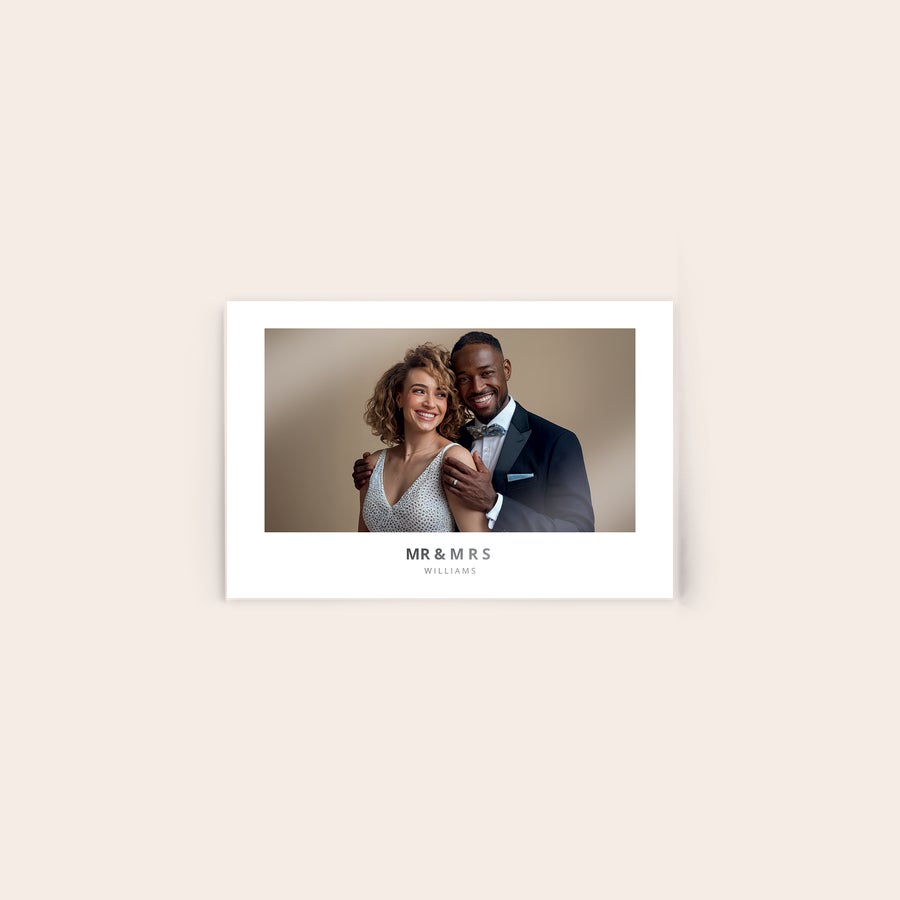 Foto na akryl Fotografia na akryle s párom a textom MR & MRS Williams. Imortalizujte svoj najpamätnejší moment jedinečným spôsobom s fotografiou na akryle!