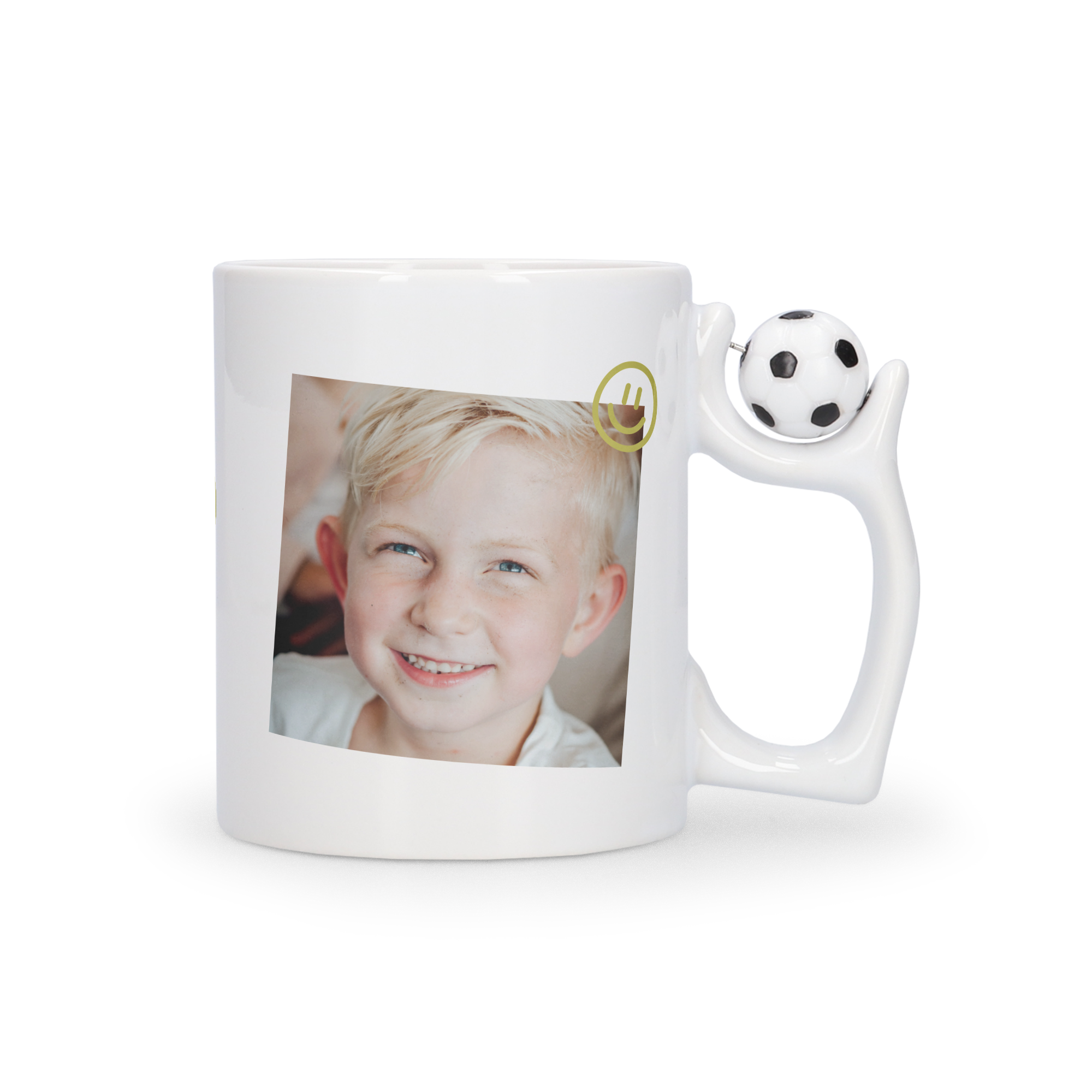 Mug blanc avec anse en forme de ballon de foot et photo personnalisée d'un jeune garçon souriant