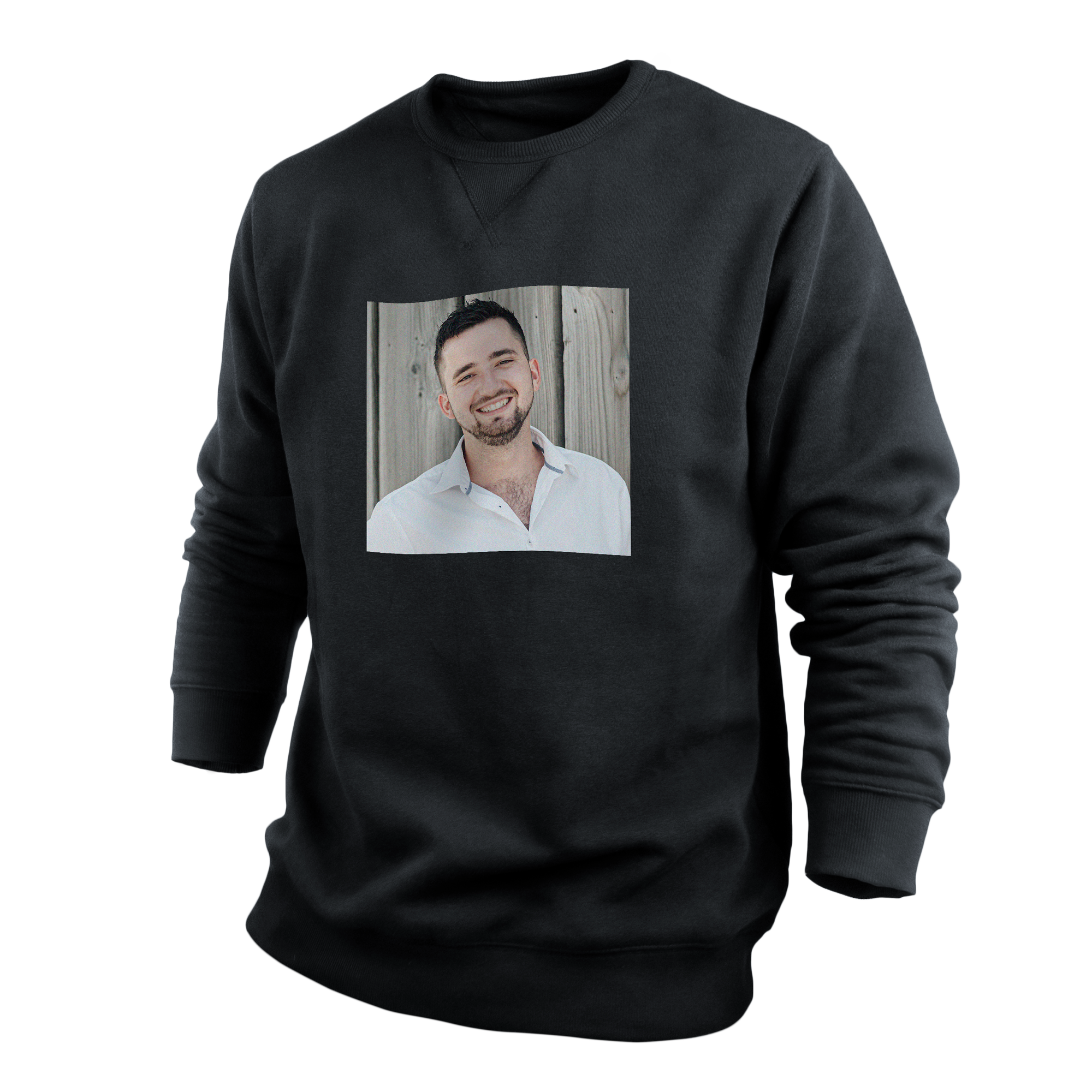 Maglione nero personalizzato con una foto stampata di un uomo sorridente. Stupisci con un maglione personale.
