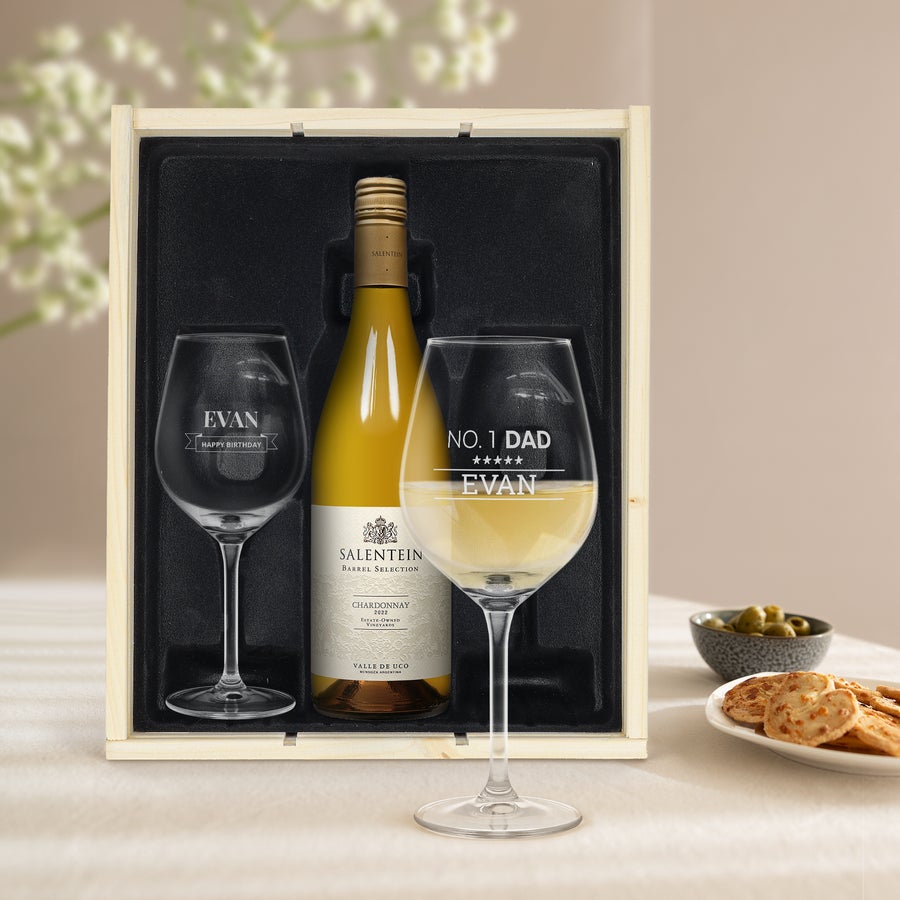 Salentein Chardonnay Personalizzato Confezione in legno con vino Chardonnay Salentein e due bicchieri incisi "Evan Happy Birthday" e "No. 1 Dad Evan"