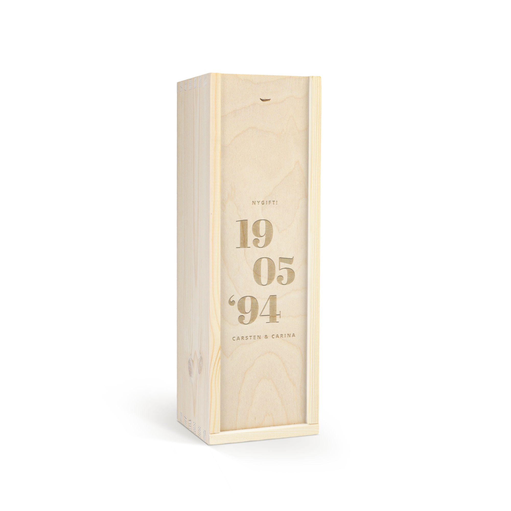 Trææske indgraveret med teksten NYGIFT!, 19 05 '94, CARSTEN & CARINA til Jack Daniels Honey whisky