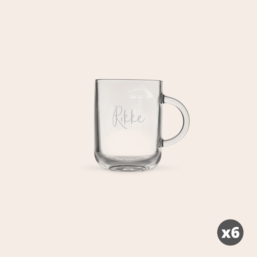 Tekopp med gravering Personlig teglass med navnet Rikke inngravert. Disse personlige teglassene kommer i et sett på 6.