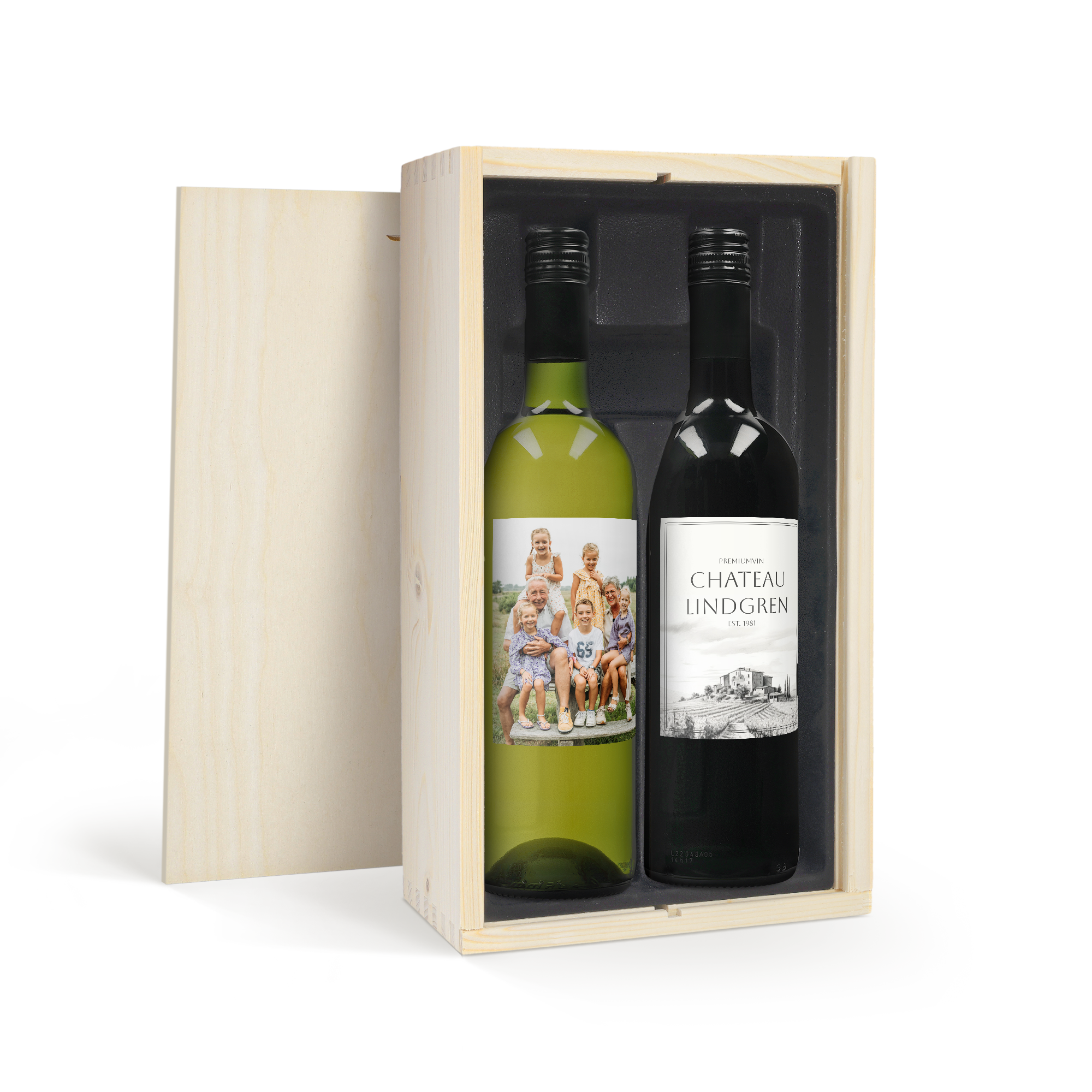 Belvy vinpaket med tryckt etikett. Vit och rödvin i trälåda med fototryck och Chateau Lindgren tryckt på etiketterna.